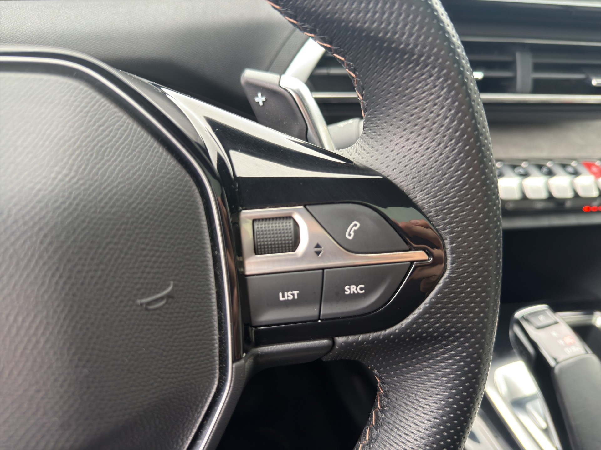 PEUGEOT 3008 1.6 Plug-in Hybrid4 GT Panoramadach - 27