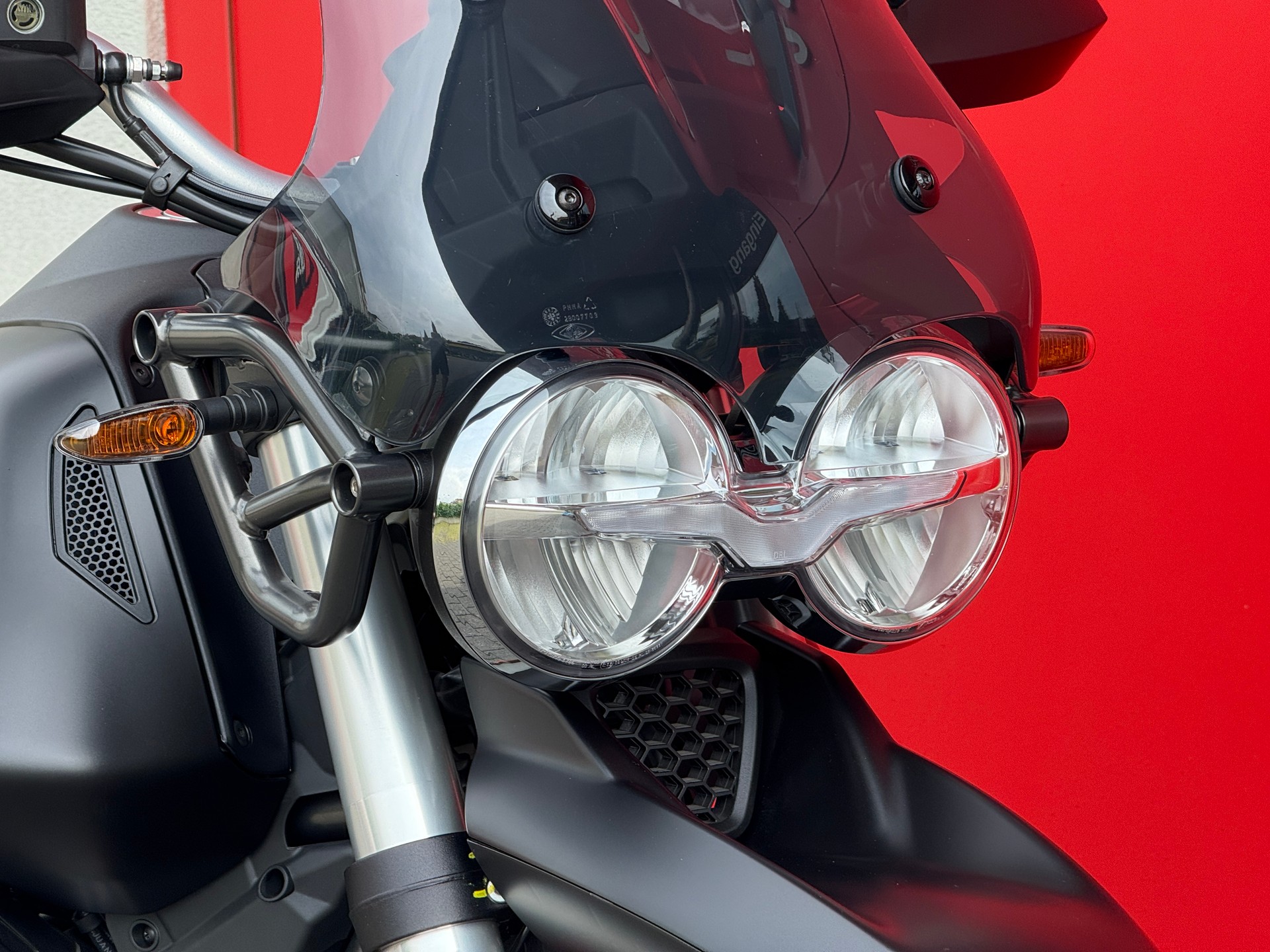 MOTO GUZZI V85 TT - 4