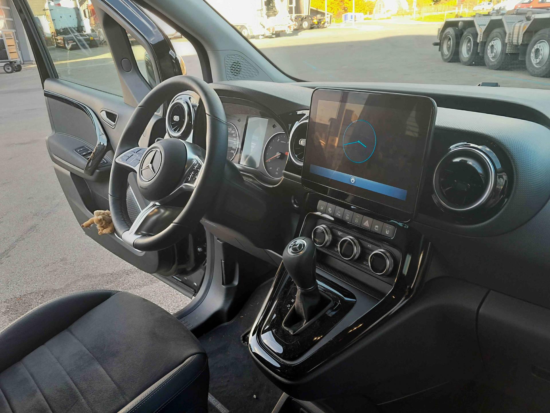MERCEDES-BENZ 180 d Style Van S - 12