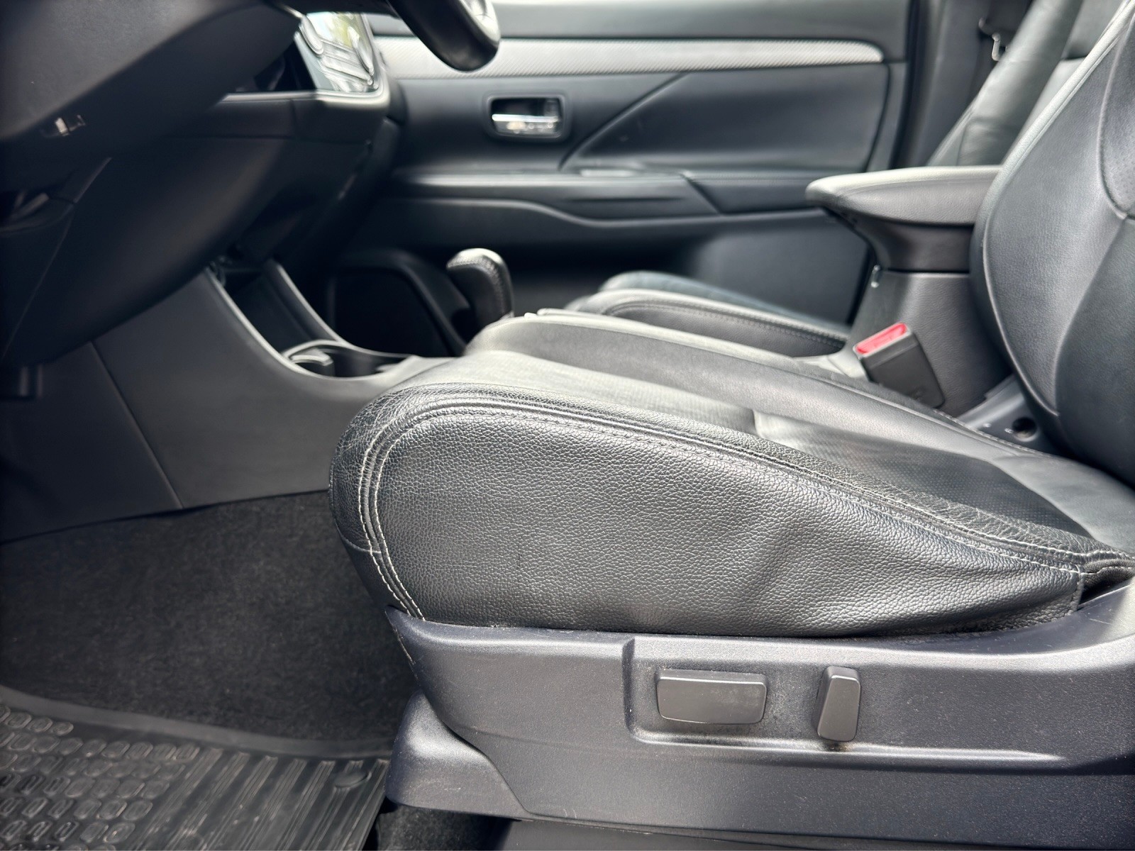 MITSUBISHI Outlander 2.2 DID Navigator Safety 4WD Automatic - 18