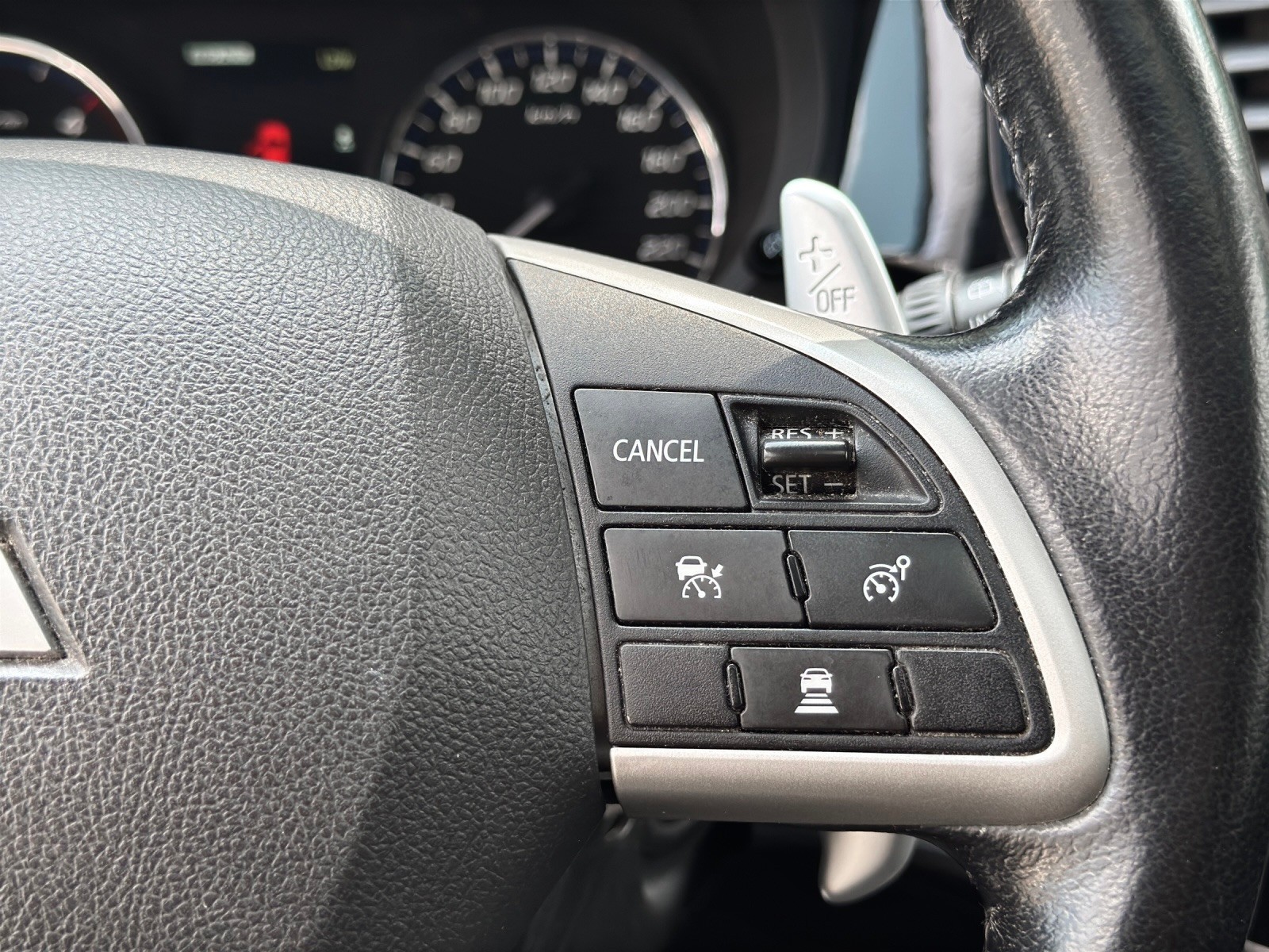 MITSUBISHI Outlander 2.2 DID Navigator Safety 4WD Automatic - 19