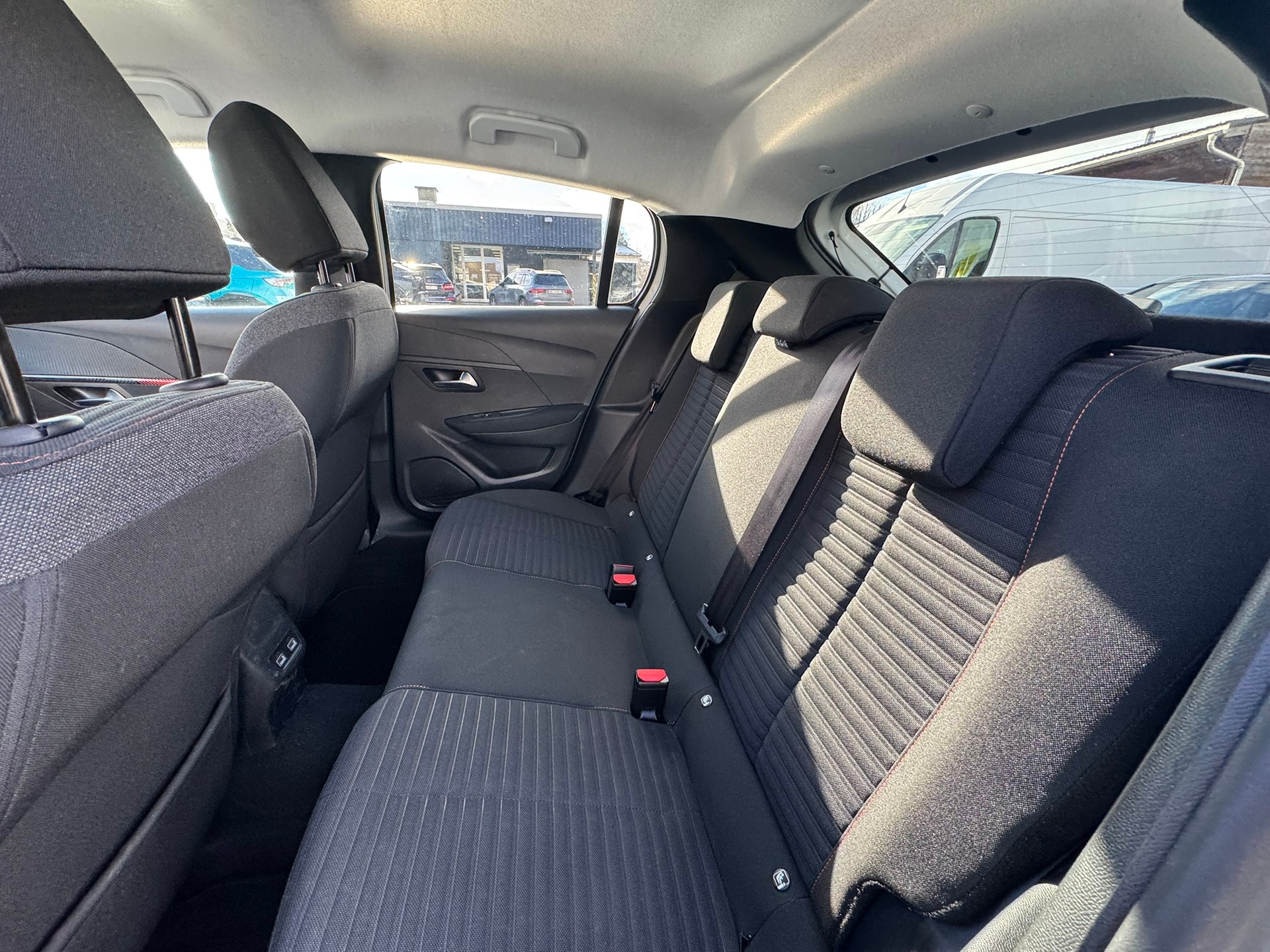 PEUGEOT 208 1.2 PureTech Active Pack EAT8 - 8