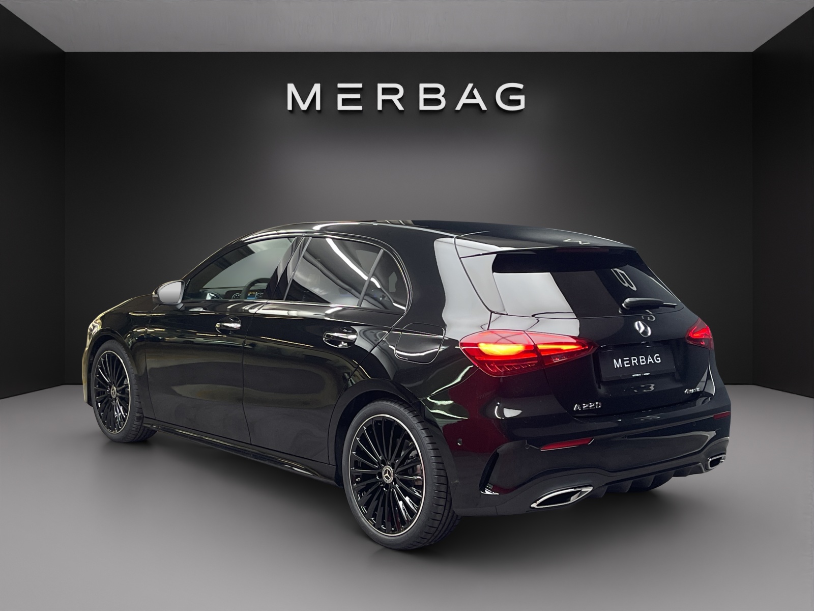 MERCEDES-BENZ A 220 4MATIC Kompaktlimousine - 4