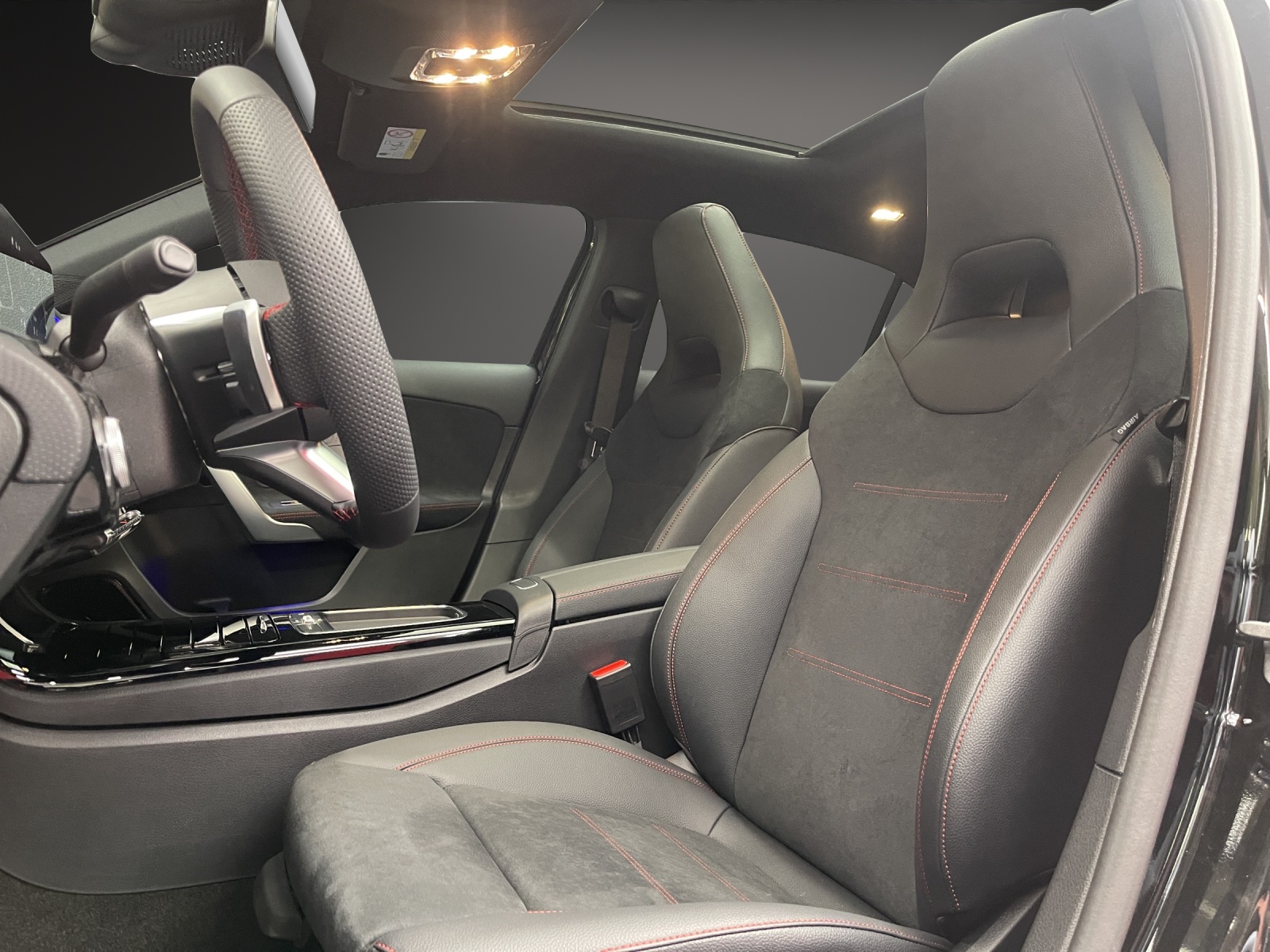 MERCEDES-BENZ A 220 4MATIC Kompaktlimousine - 9