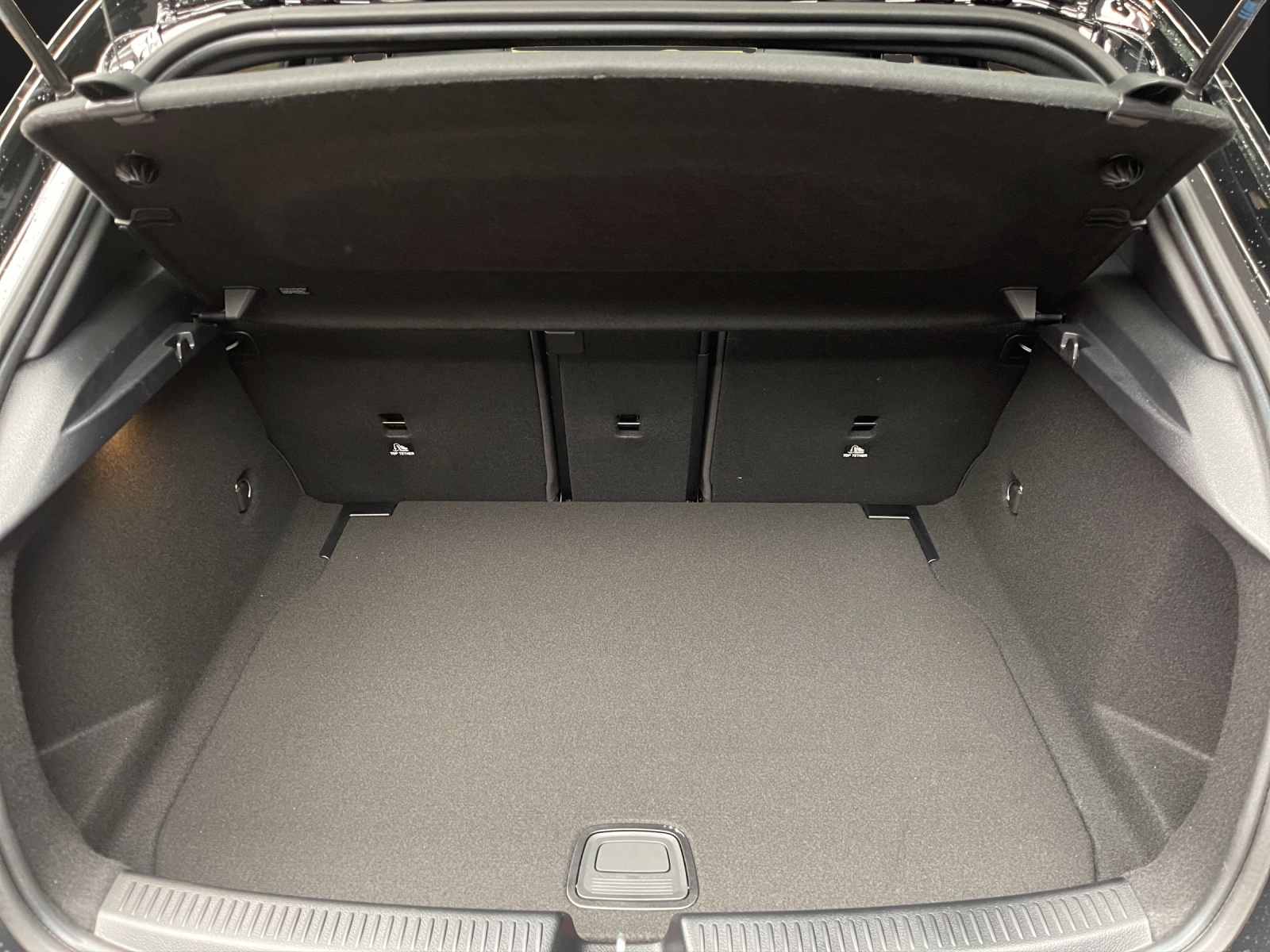 MERCEDES-BENZ A 220 4MATIC Kompaktlimousine - 11