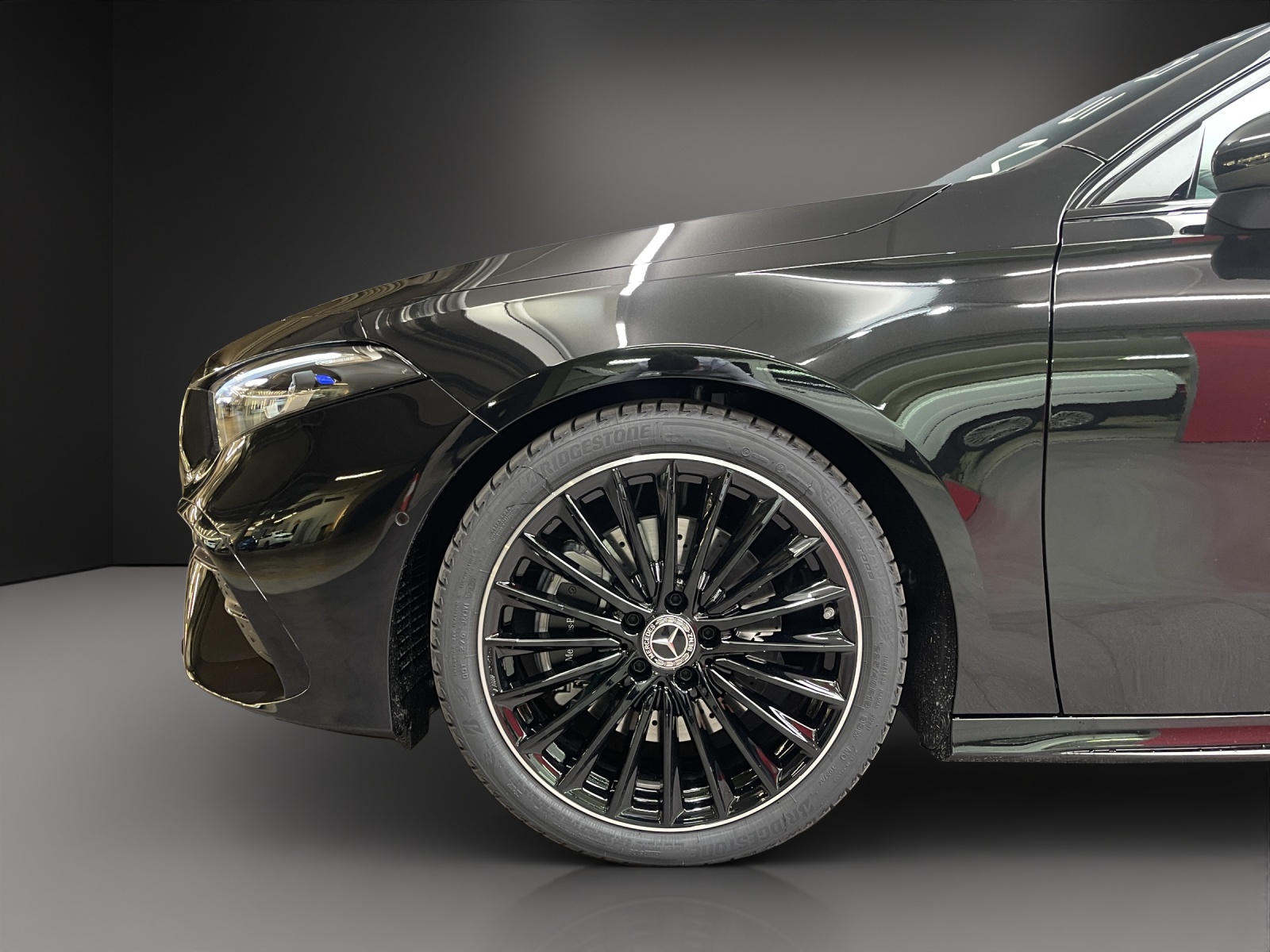 MERCEDES-BENZ A 220 4MATIC Kompaktlimousine - 3