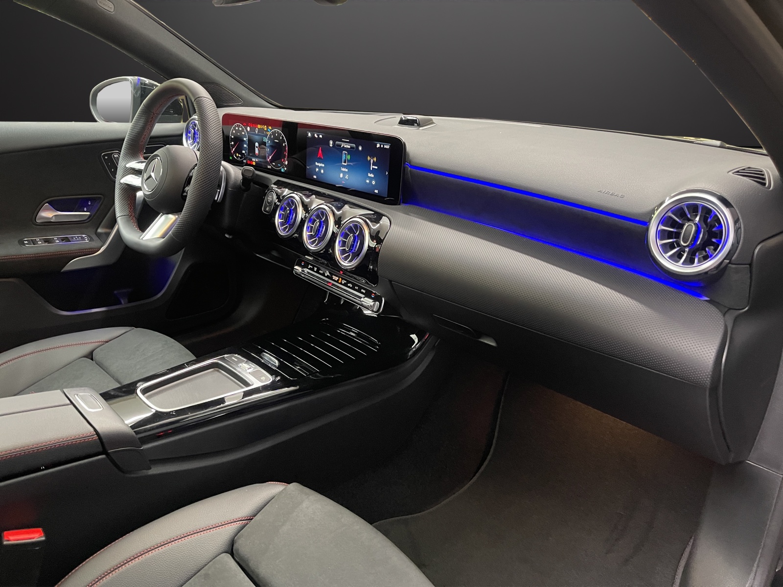 MERCEDES-BENZ A 220 4MATIC Kompaktlimousine - 8