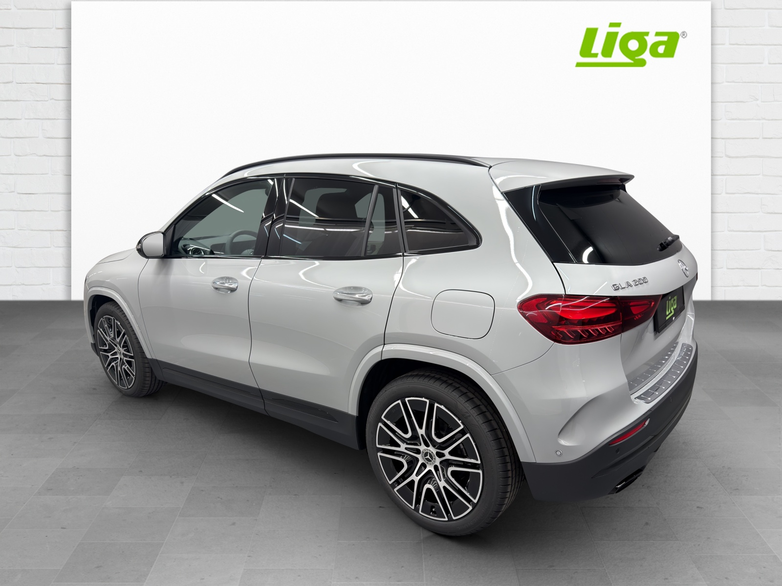 MERCEDES-BENZ GLA 200 AMG Line Night Star - 4