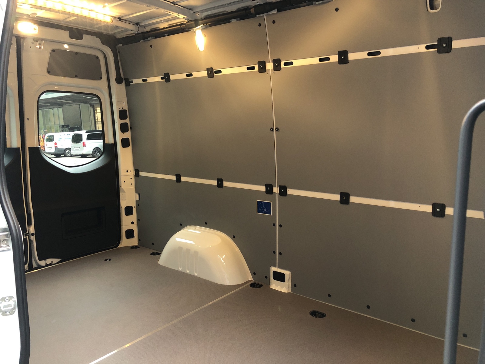 MERCEDES-BENZ Sprinter 319 CDI KA Pro S 9G-TRONIC - 9