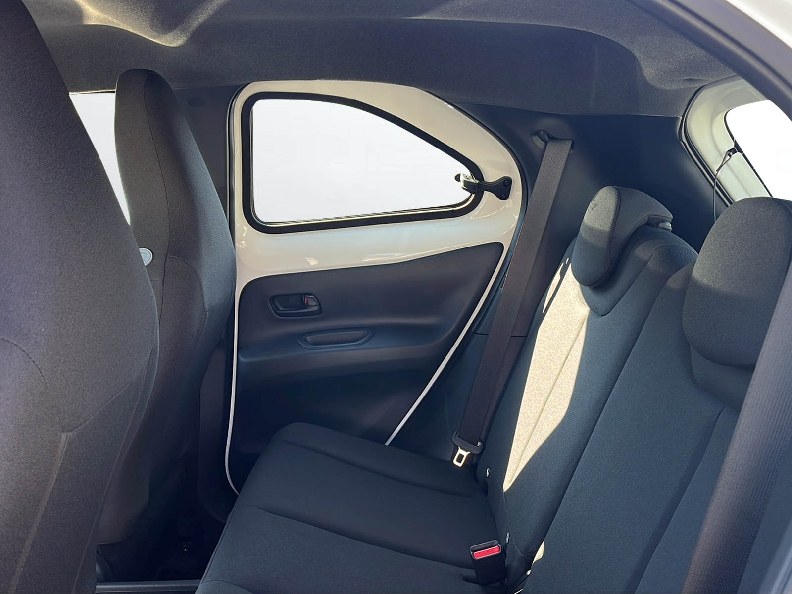 TOYOTA Aygo X 1.5 Comfort e-CVT - 11