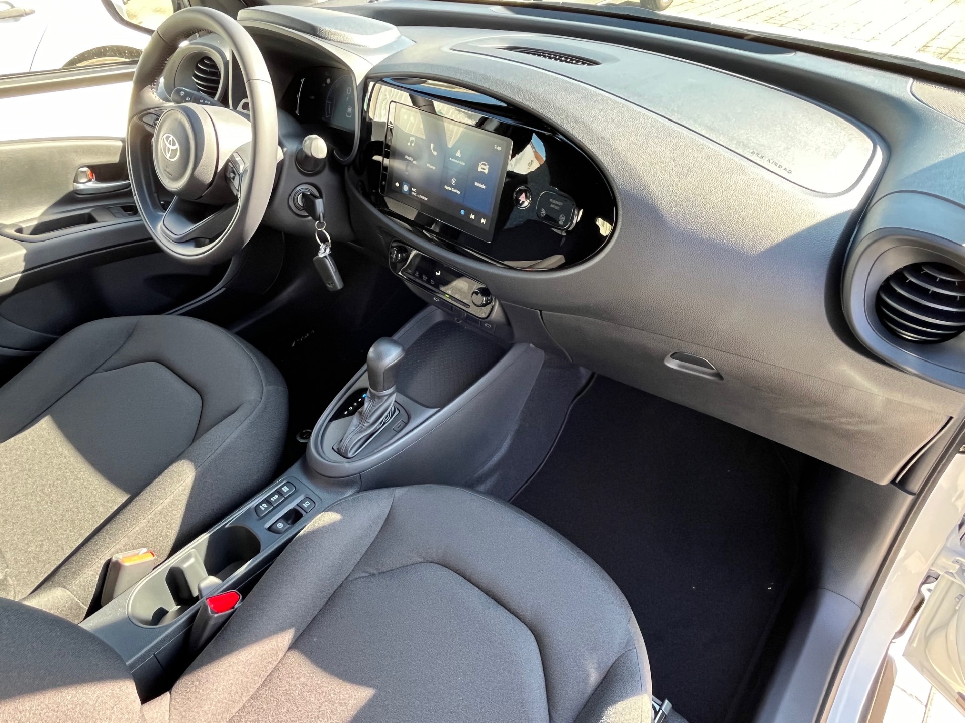TOYOTA Aygo X 1.5 Comfort e-CVT - 9