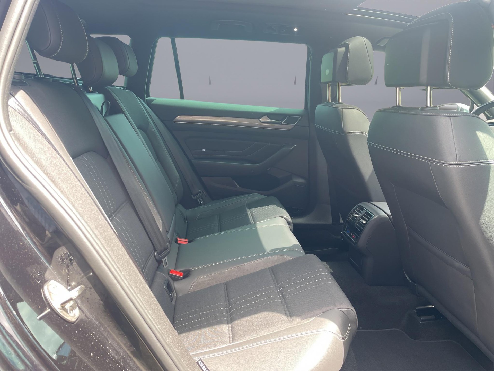 VW Passat Variant 2.0 TSI Alltrack DSG 4m - 18
