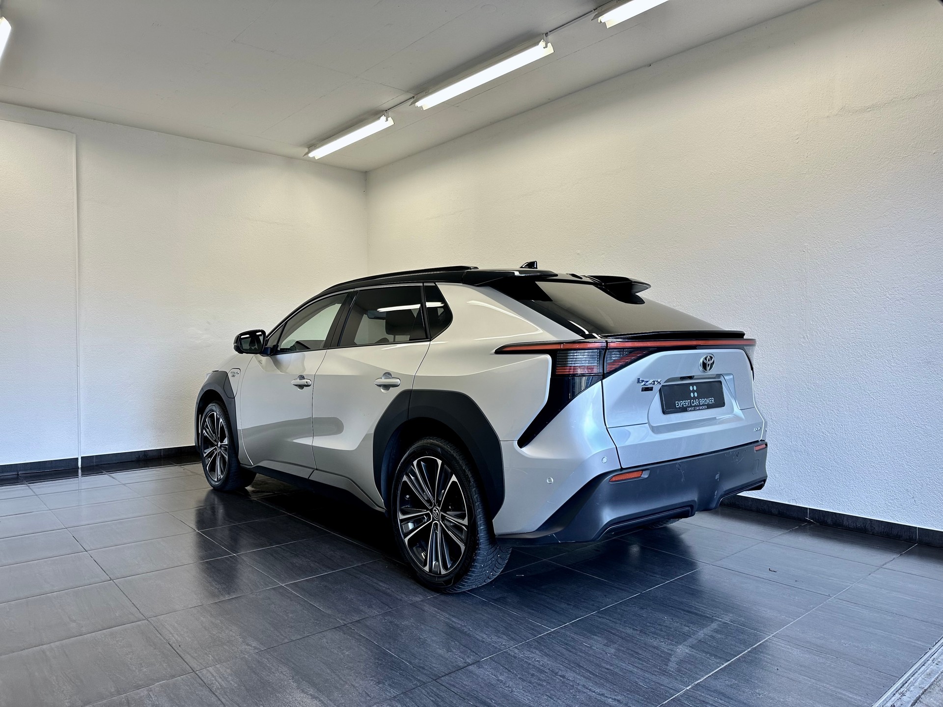 TOYOTA bZ4X Premium 71,4 kWh 4WD - 8