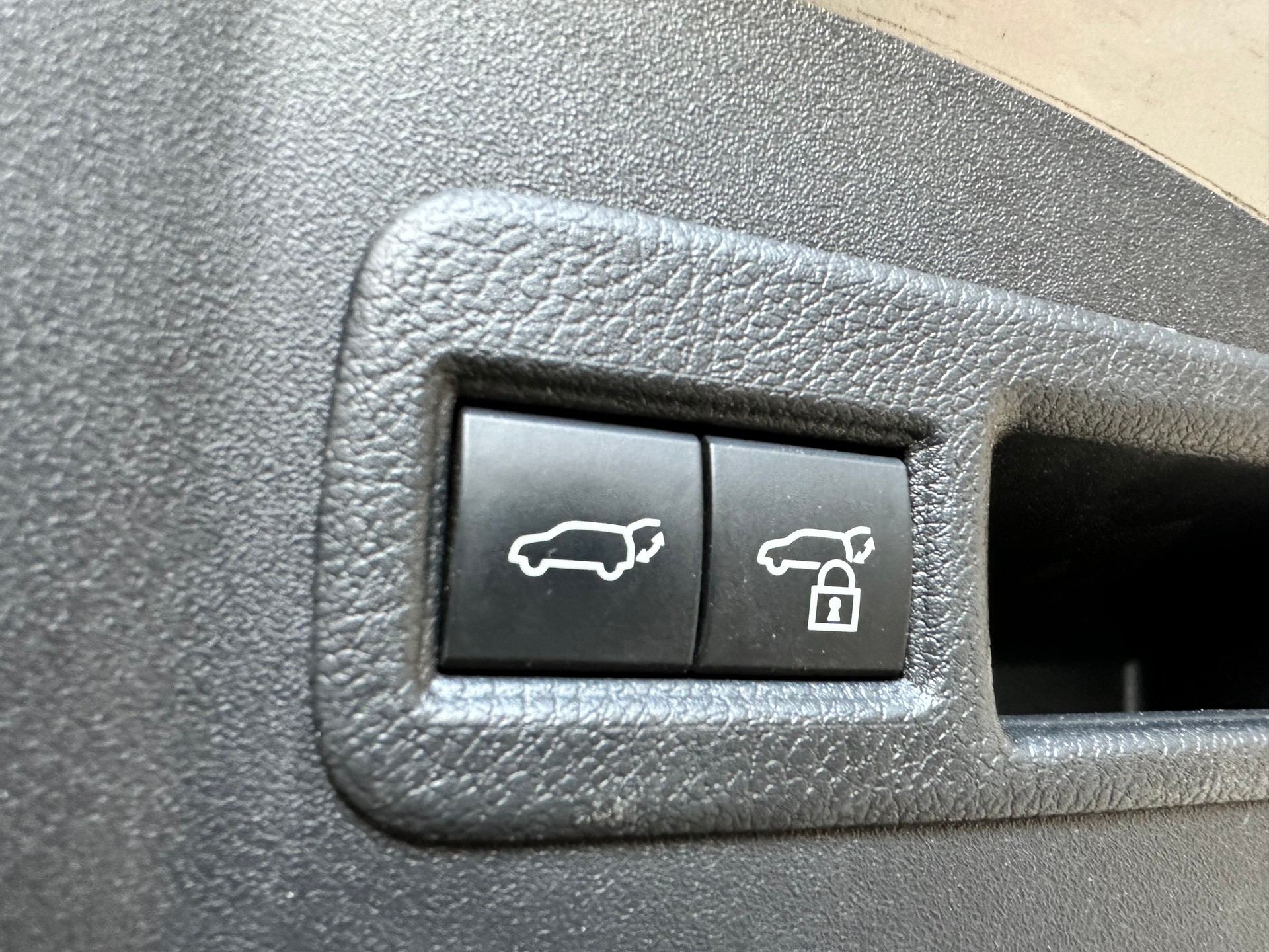 TOYOTA bZ4X Premium 71,4 kWh 4WD - 27