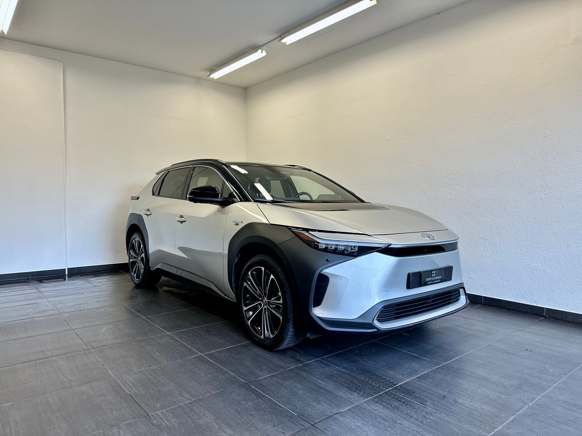 TOYOTA bZ4X Premium 71,4 kWh 4WD - 2