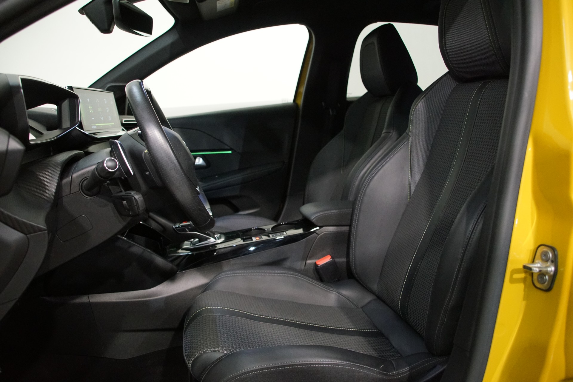 PEUGEOT 208 1.2 PureTech GT Line EAT8 - 13