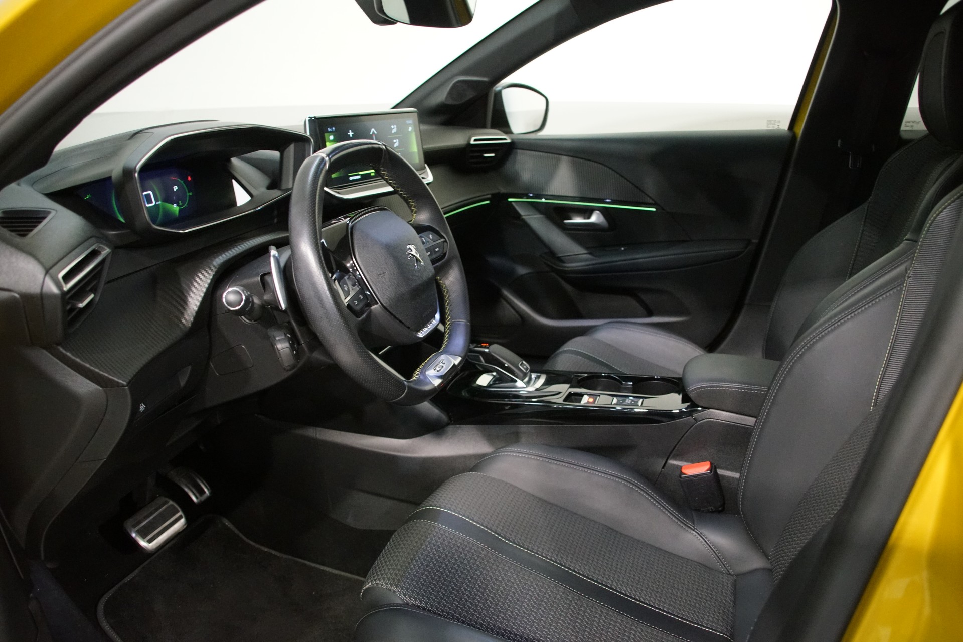 PEUGEOT 208 1.2 PureTech GT Line EAT8 - 12