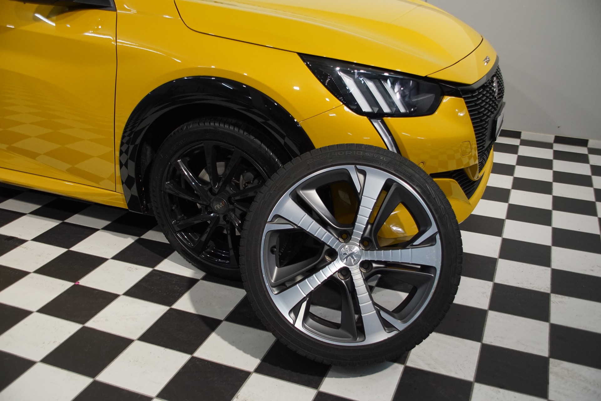 PEUGEOT 208 1.2 PureTech GT Line EAT8 - 2