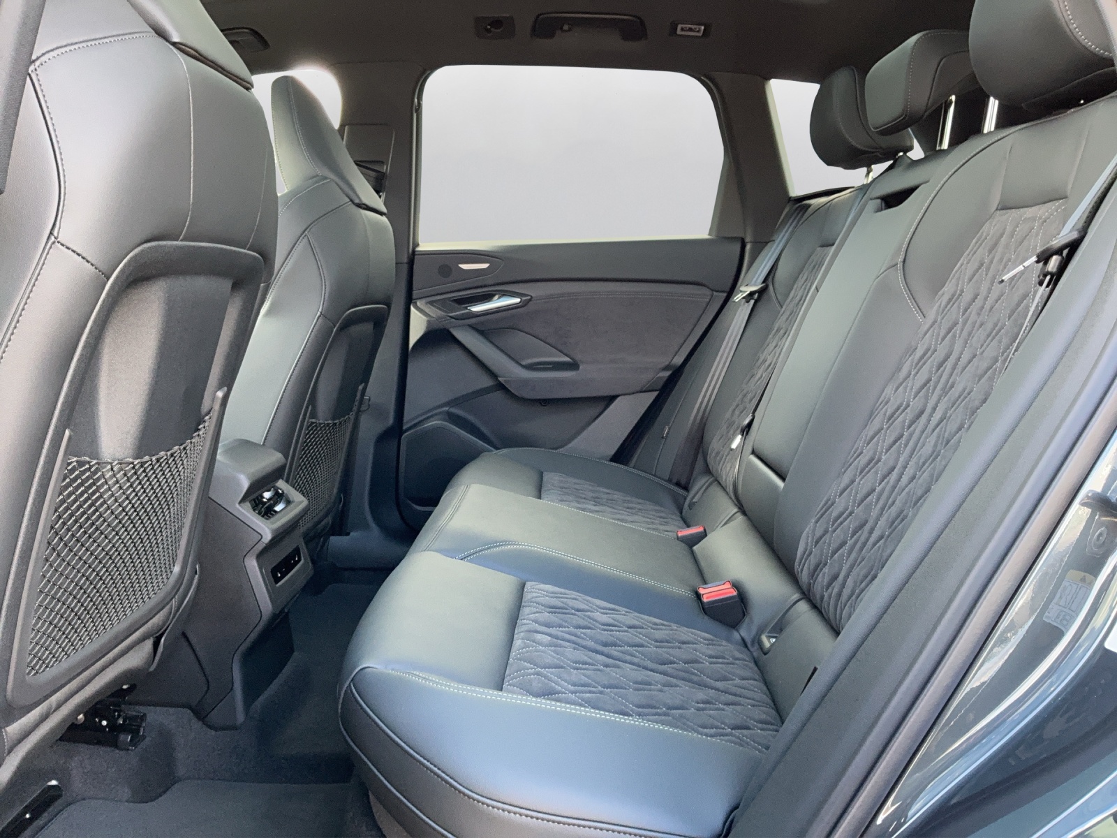 AUDI Q6 e-tron quattro - 11