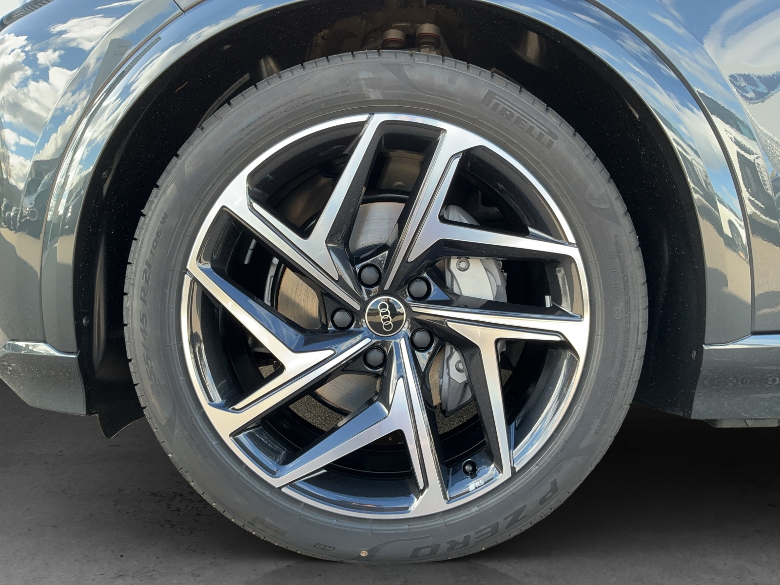 AUDI Q6 e-tron quattro - 14