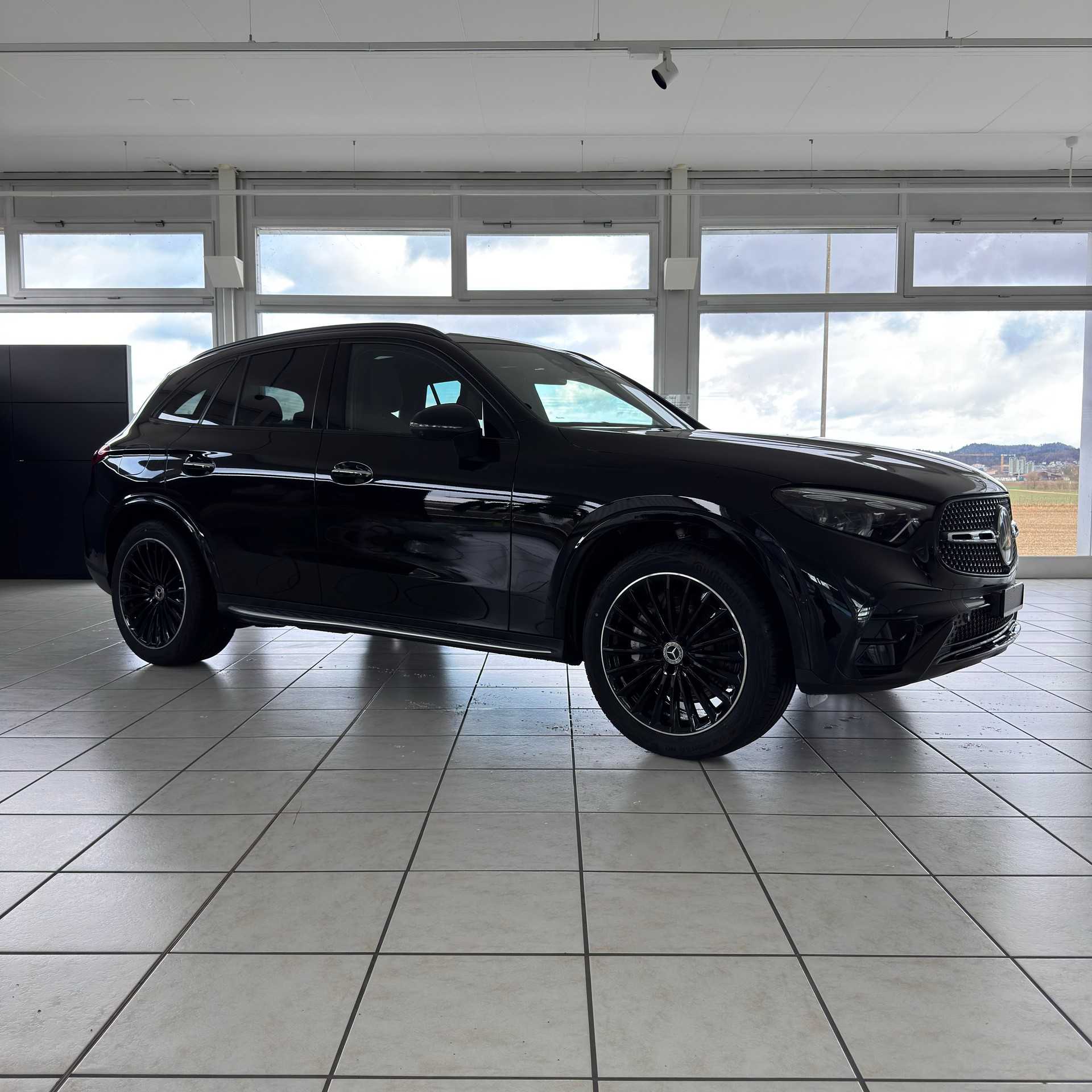 MERCEDES-BENZ GLC 300 4MATIC - 2