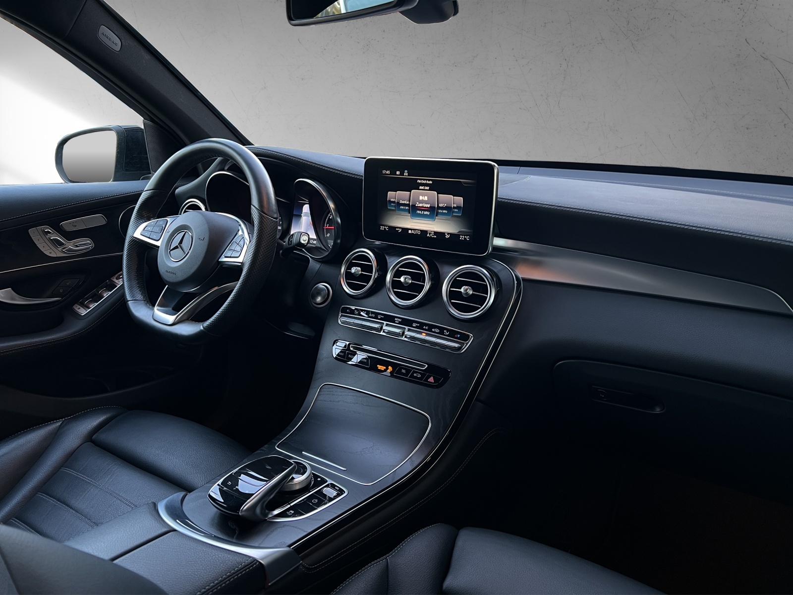 MERCEDES-BENZ GLC 300 AMG 4Matic - 14