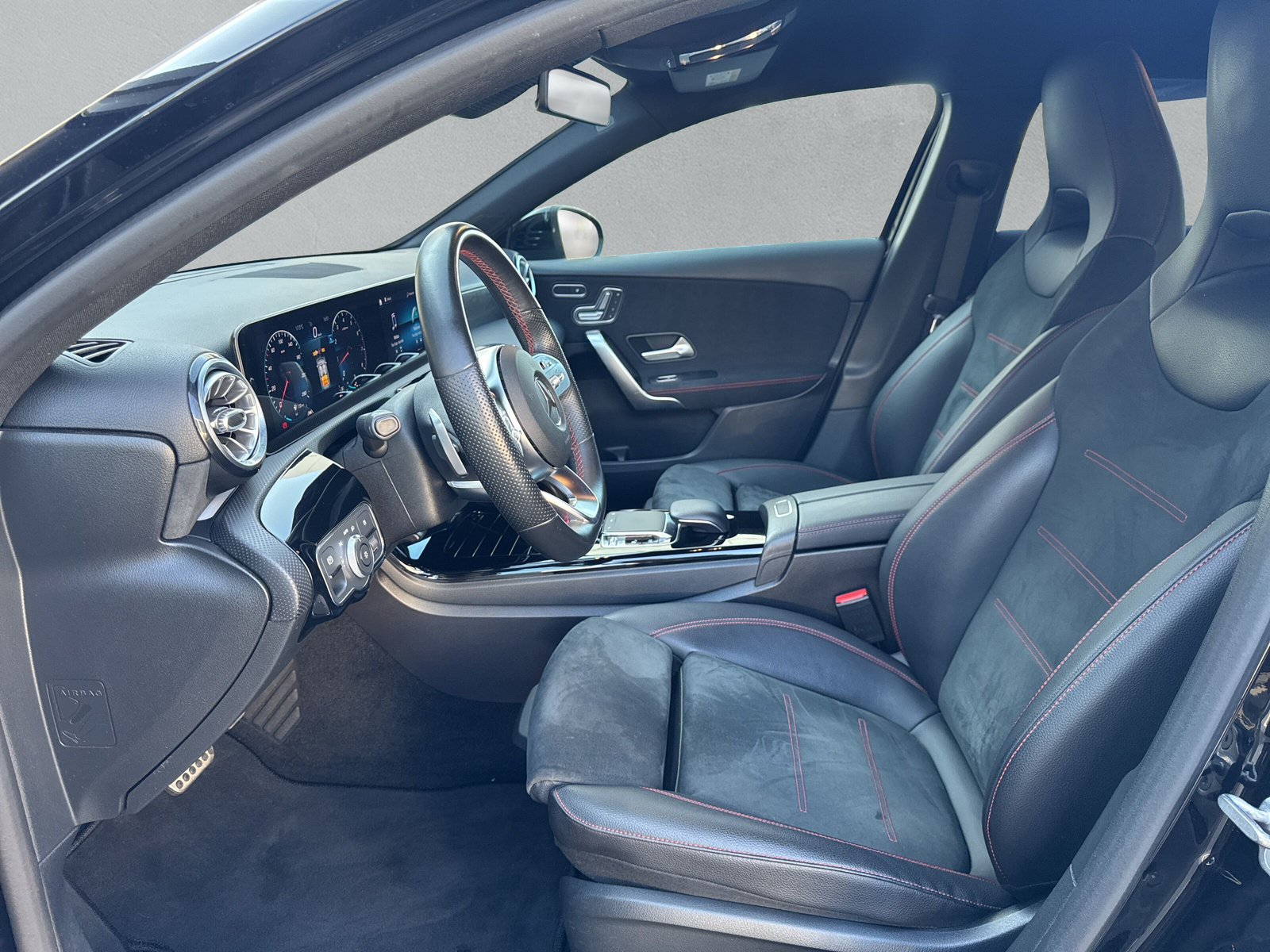 MERCEDES-BENZ A 250 AMG Line 4Matic - 11