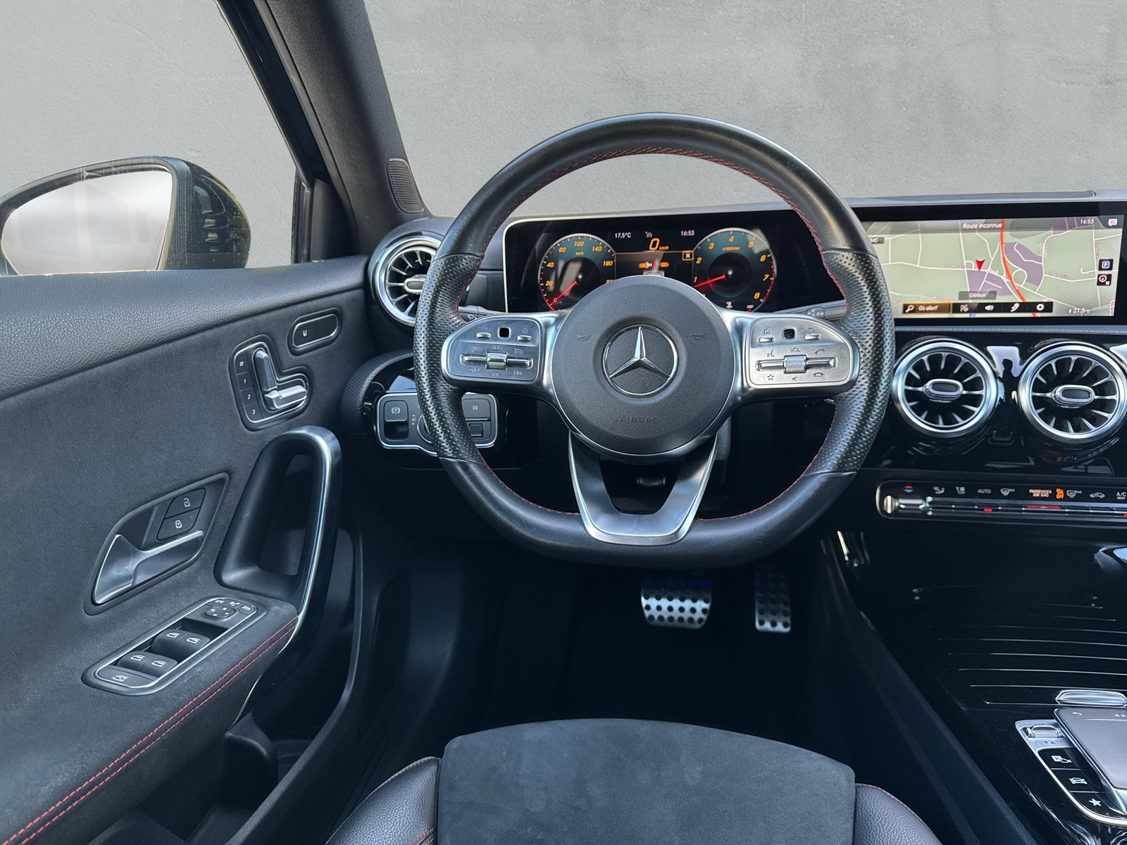 MERCEDES-BENZ A 250 AMG Line 4Matic - 16