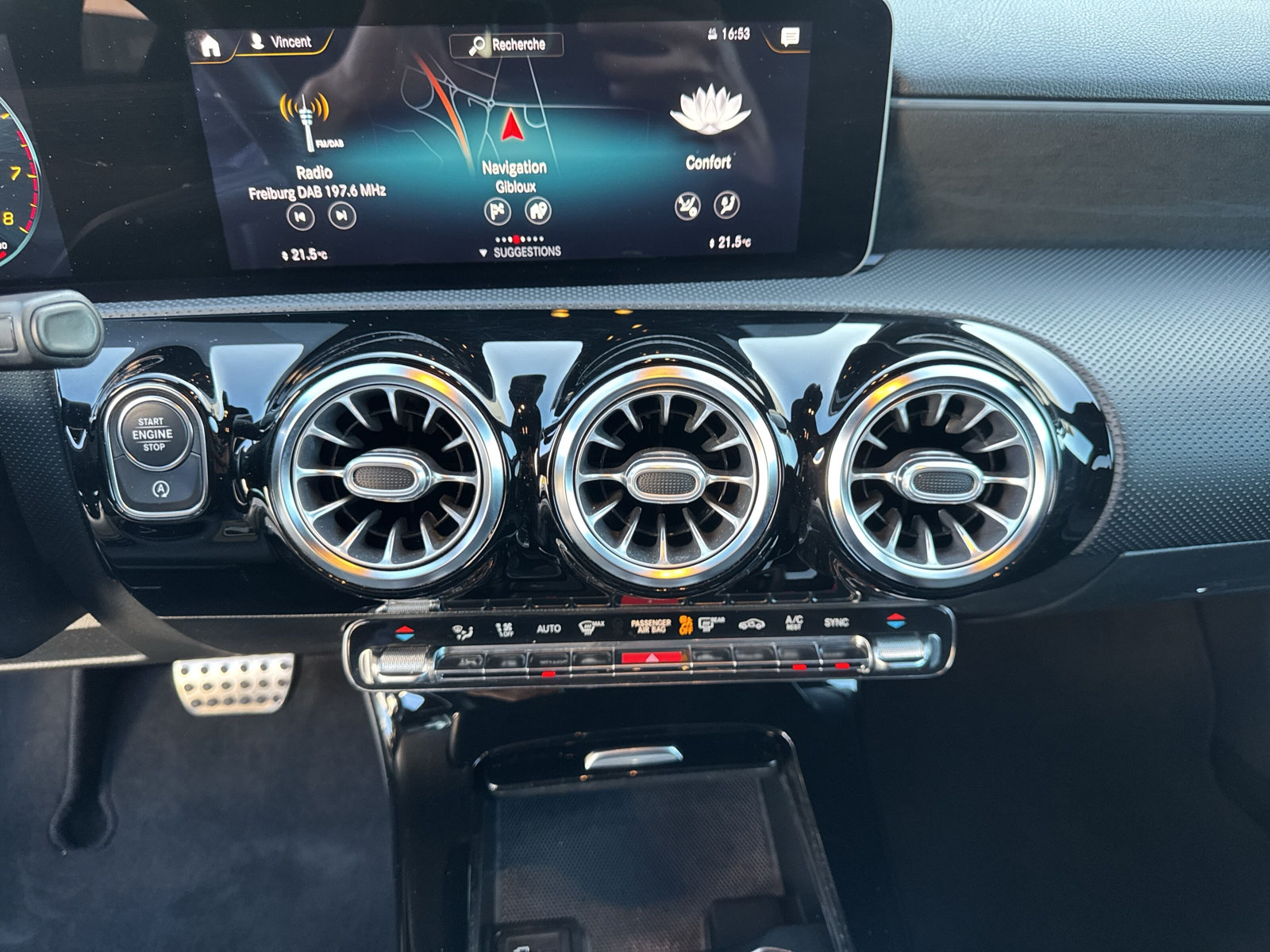 MERCEDES-BENZ A 250 AMG Line 4Matic - 23