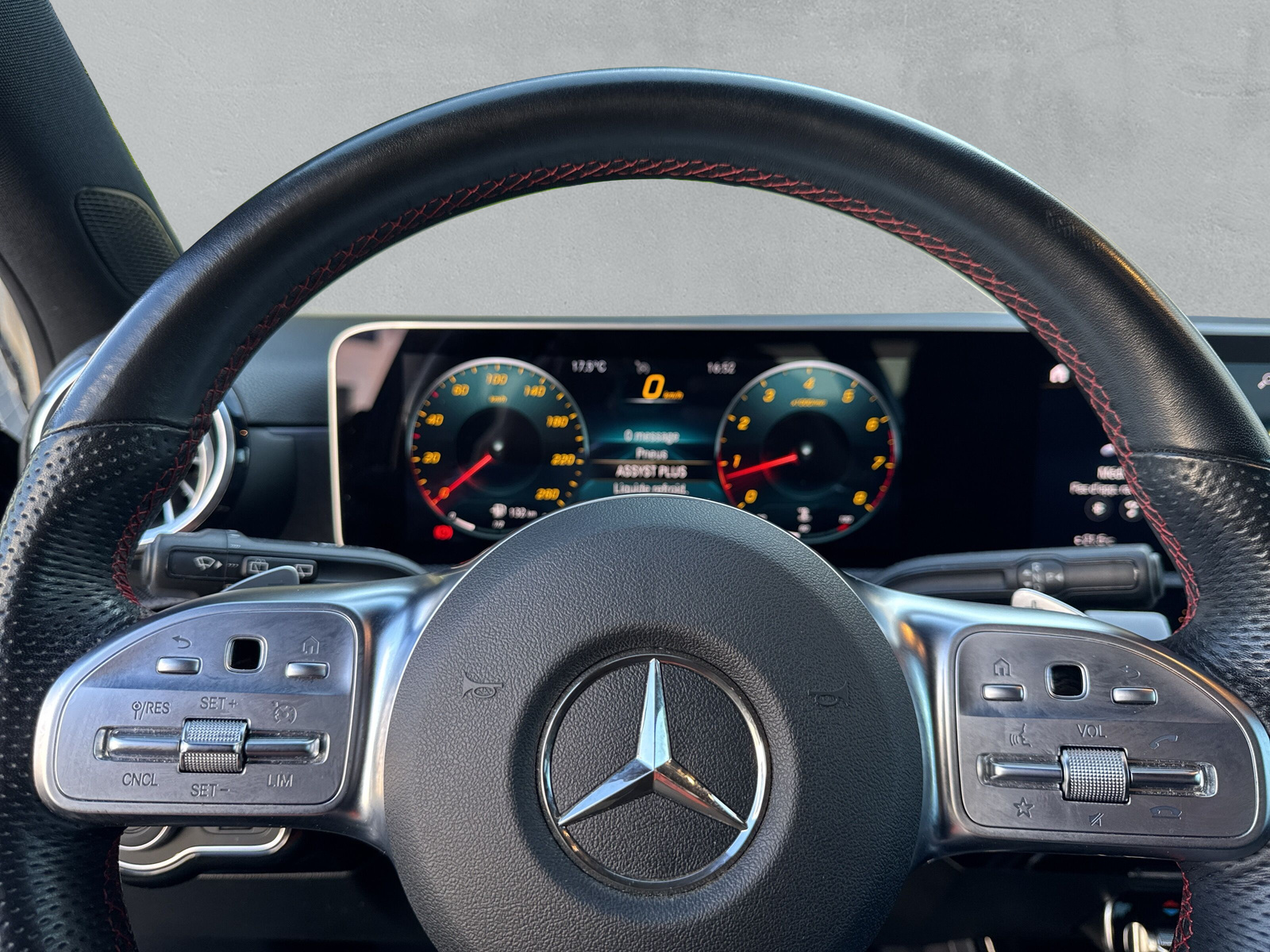 MERCEDES-BENZ A 250 AMG Line 4Matic - 18