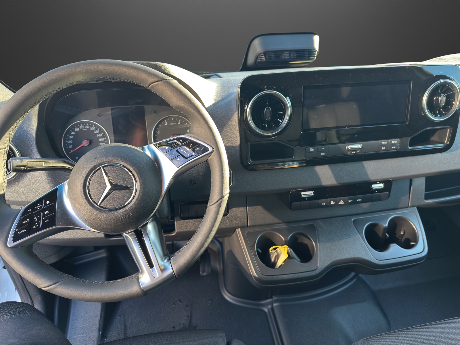 MERCEDES-BENZ Sprinter 319 CDI Standard 9G-TRONIC - 9