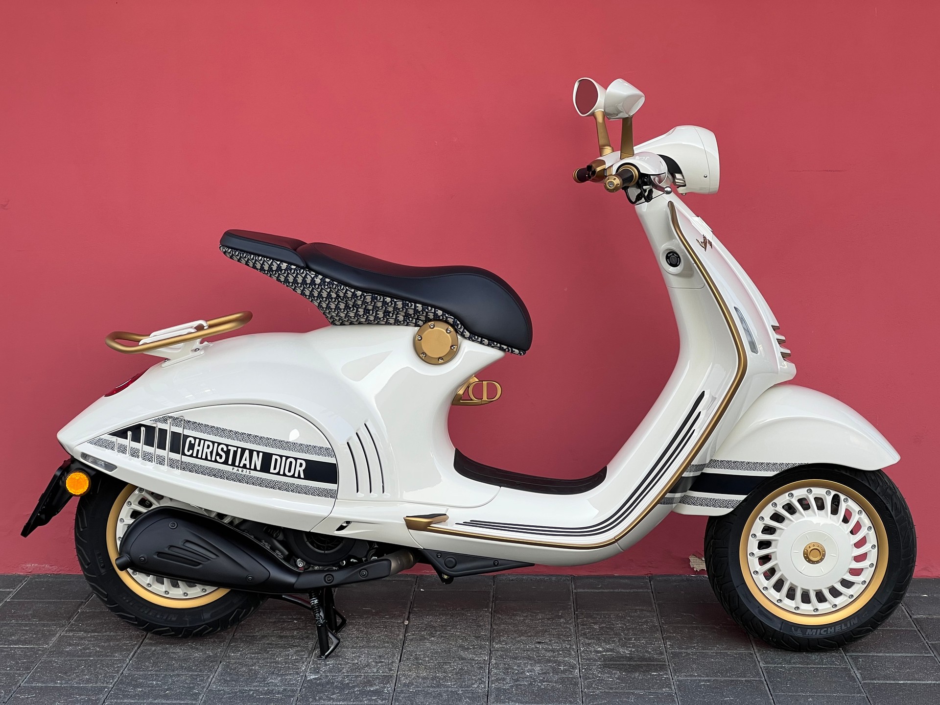 PIAGGIO Vespa 946 CHRISTIAN DIOR - 1