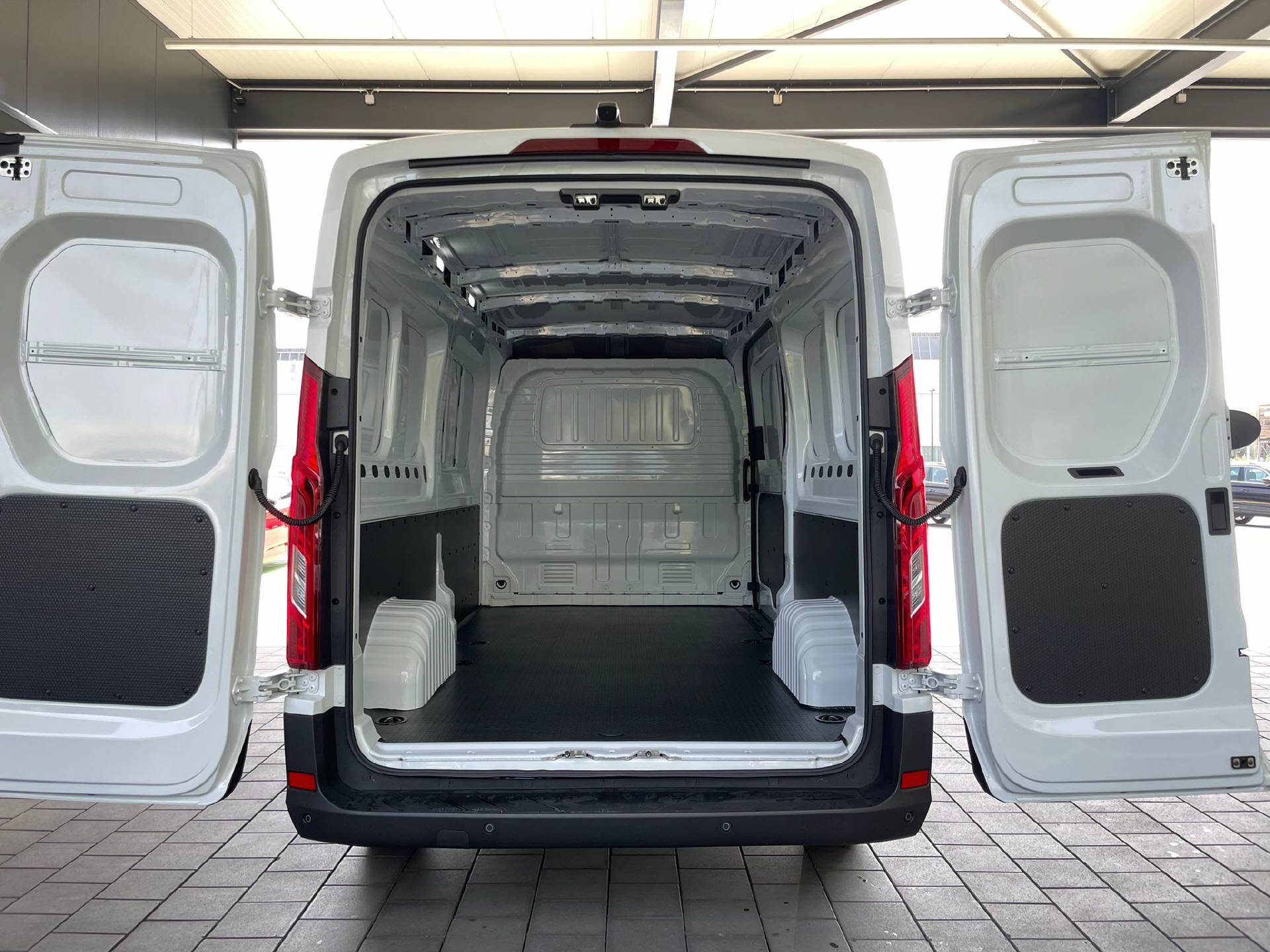 MAXUS Deliver 9 Kaw. L3H2 2.0 TD Comfort-6