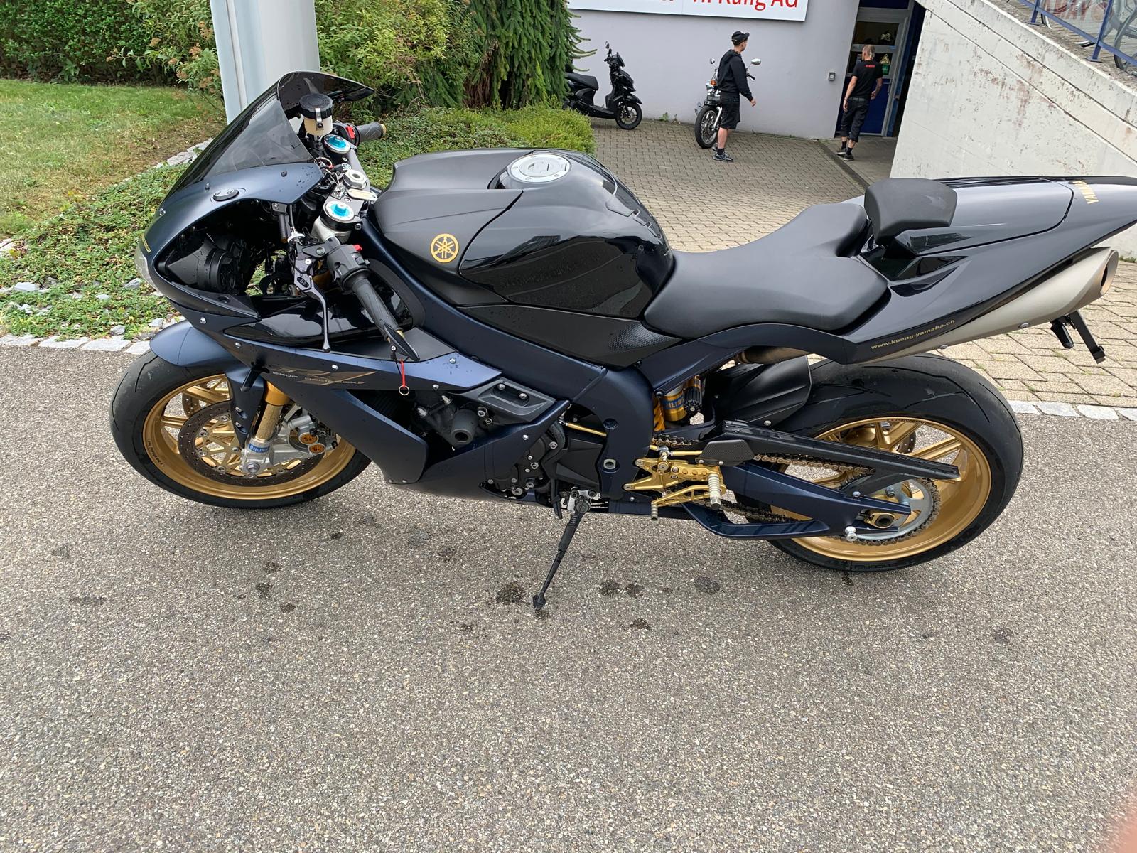 YAMAHA YZF-R1 SP Limitiert - 2