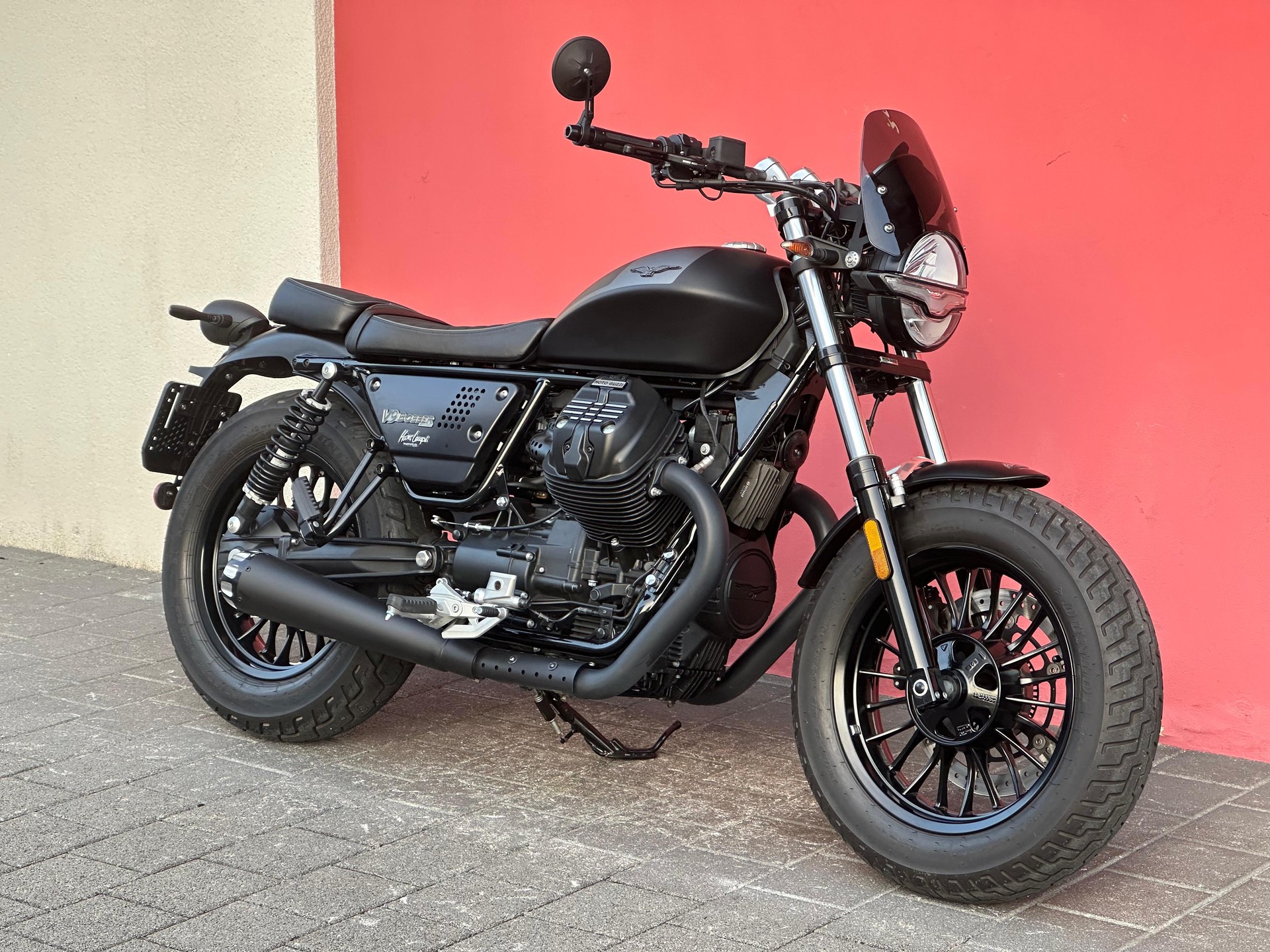MOTO GUZZI V9 850 Bobber - 2