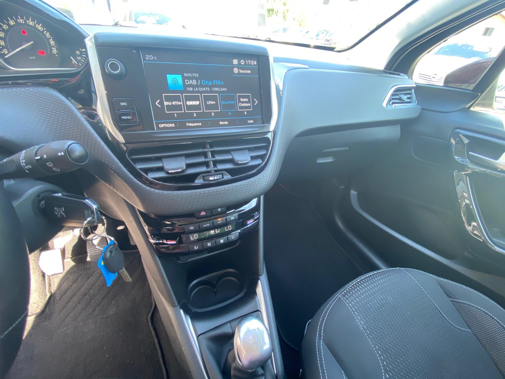 PEUGEOT 208 1.2 Allure - 8