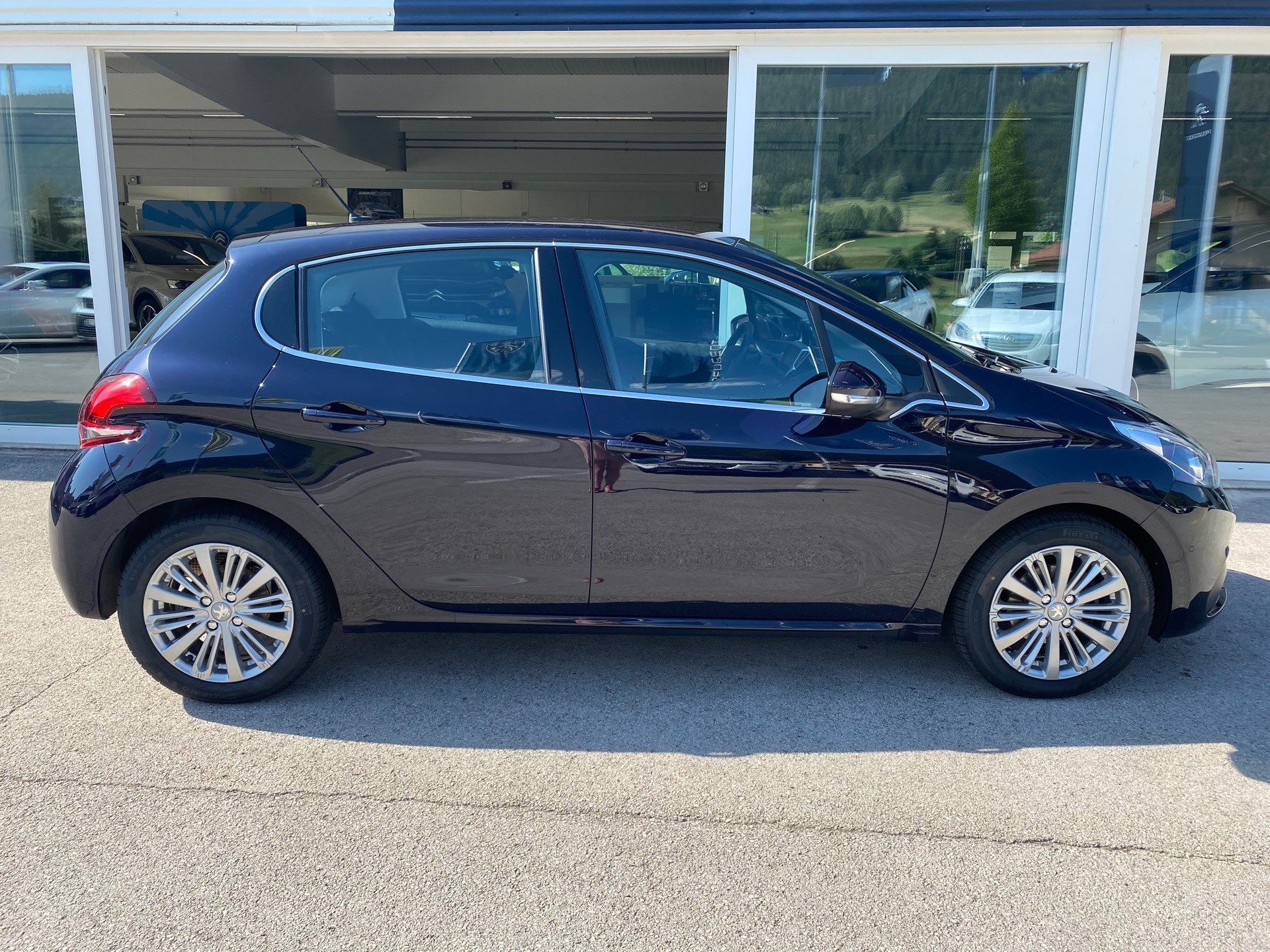 PEUGEOT 208 1.2 Allure - 3