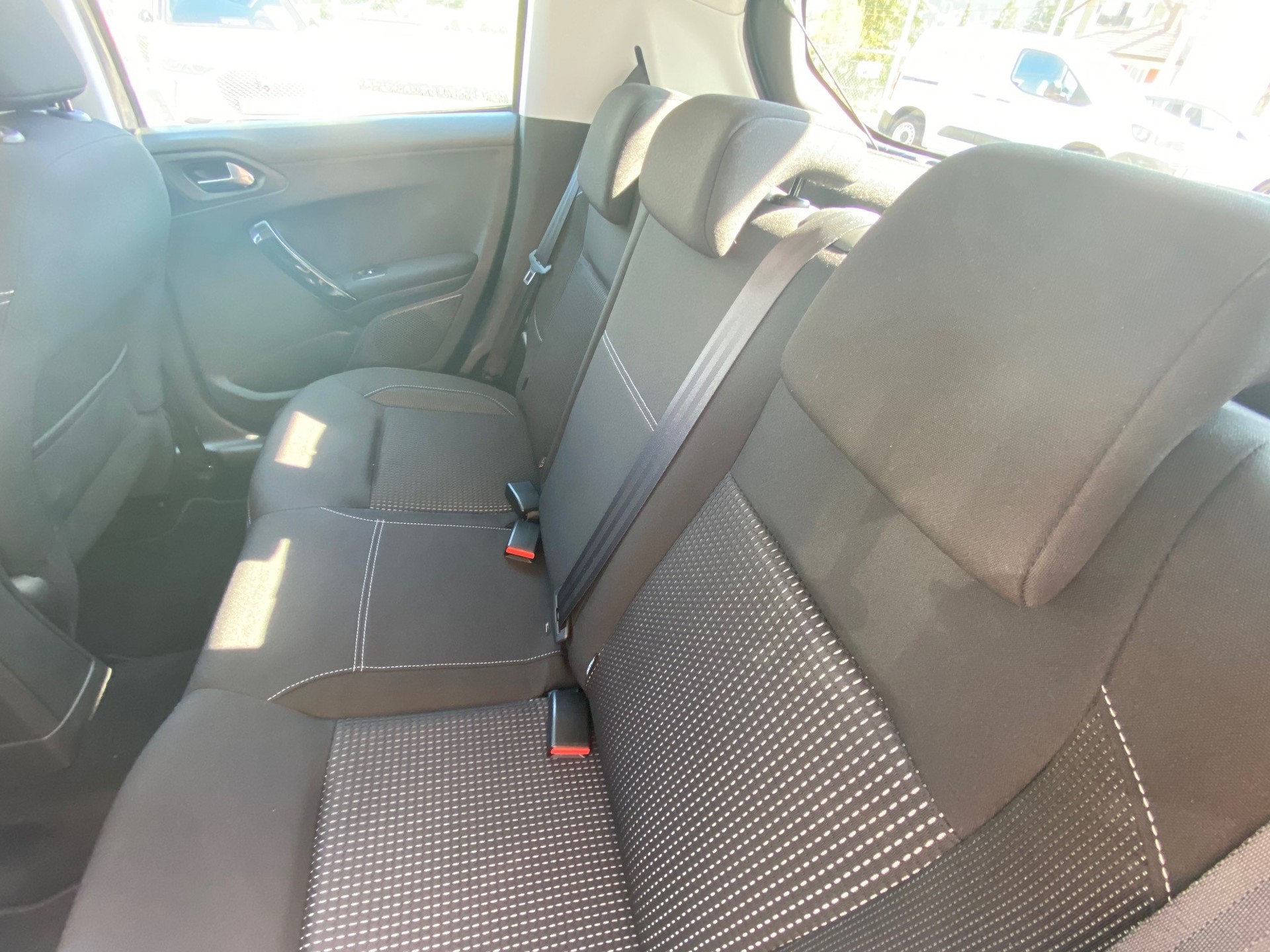 PEUGEOT 208 1.2 Allure - 6