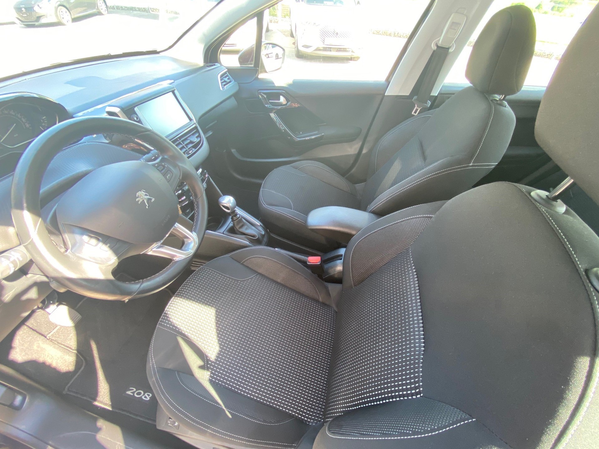PEUGEOT 208 1.2 Allure - 5