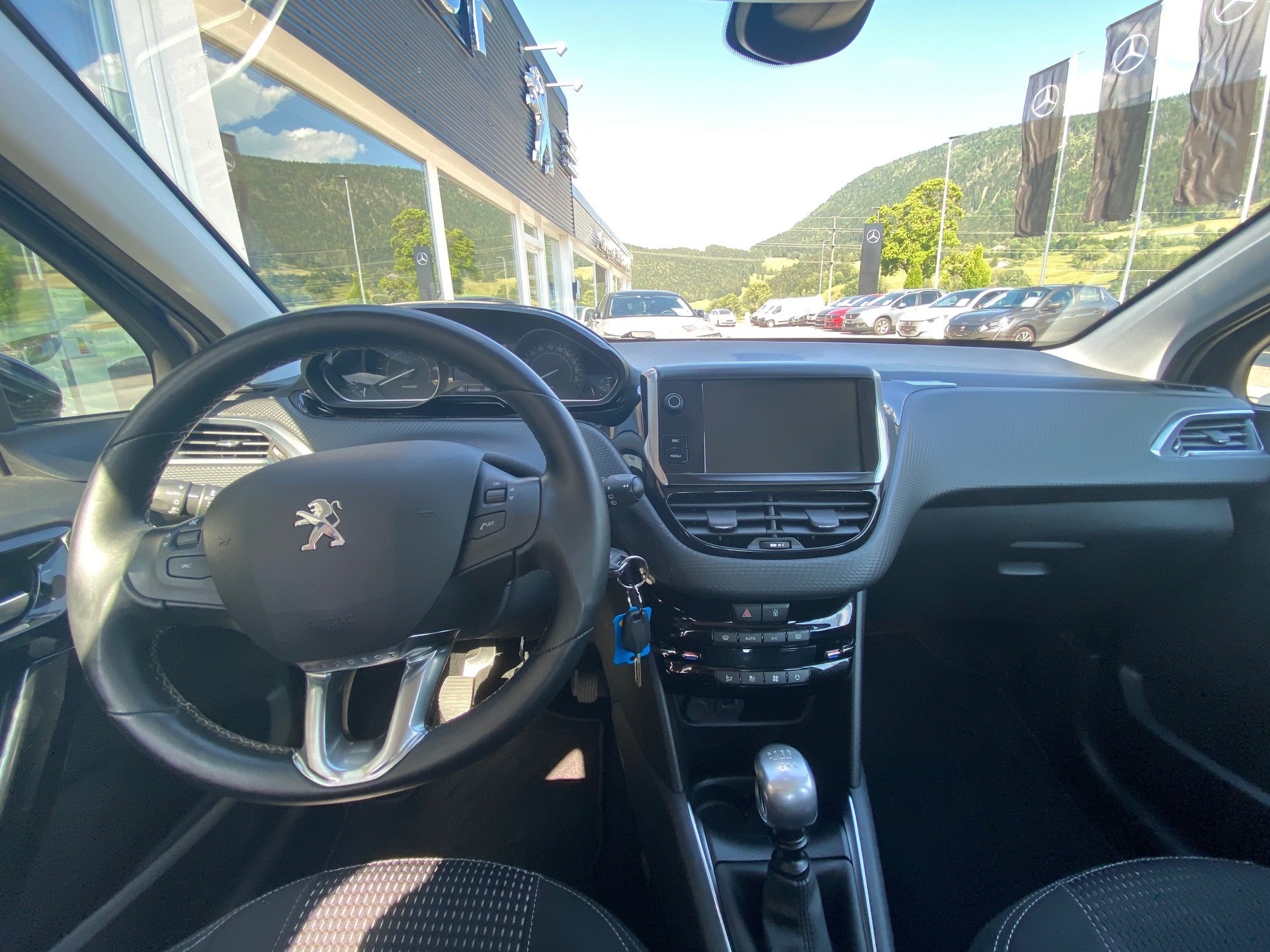 PEUGEOT 208 1.2 Allure - 7