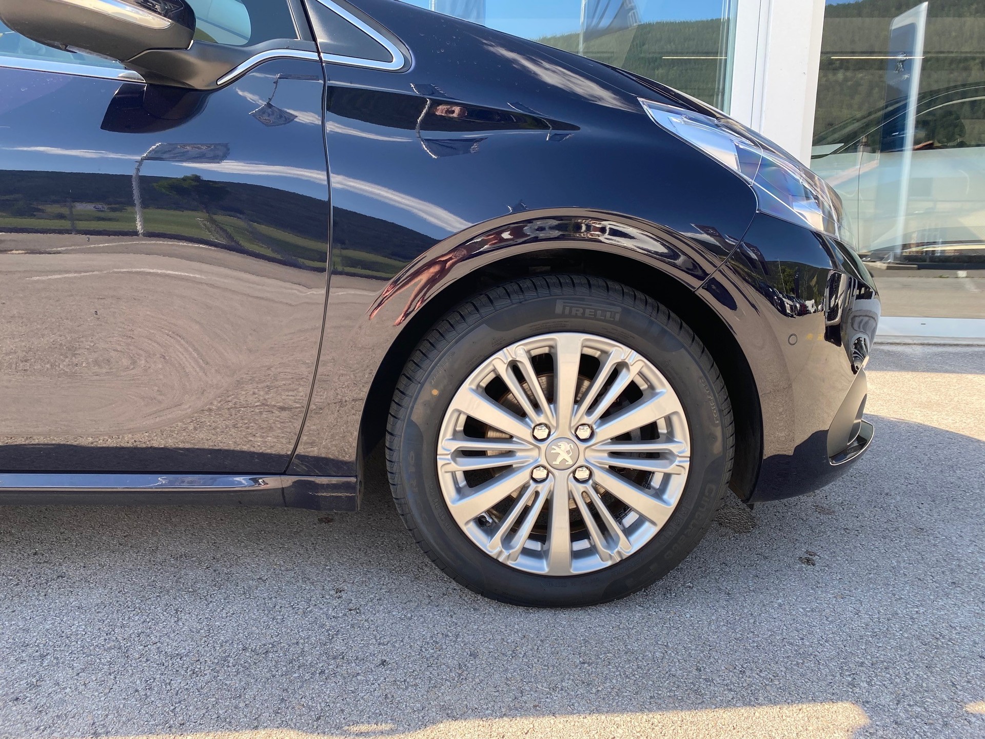 PEUGEOT 208 1.2 Allure - 4