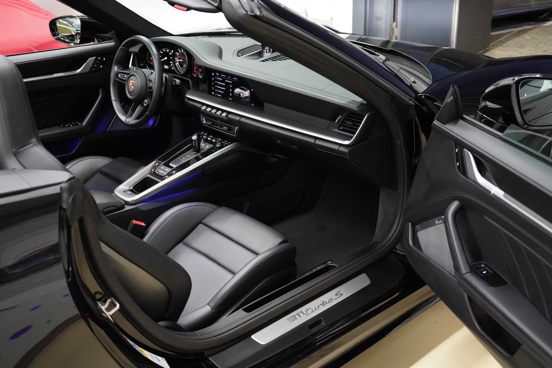 PORSCHE 911 Turbo S Cabriolet PDK - 26