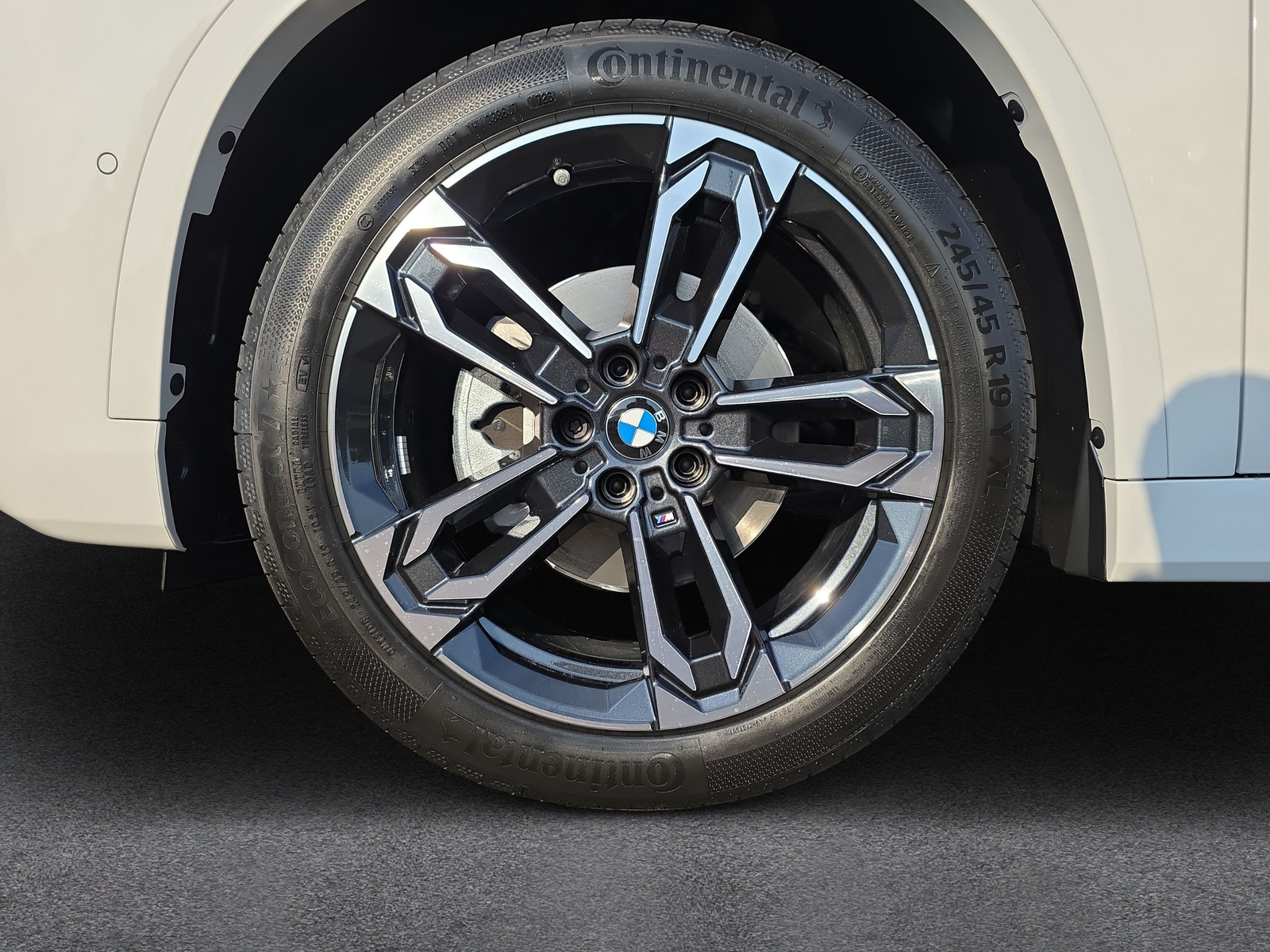BMW iX1 eDrive 20 Edition M Sport - 9