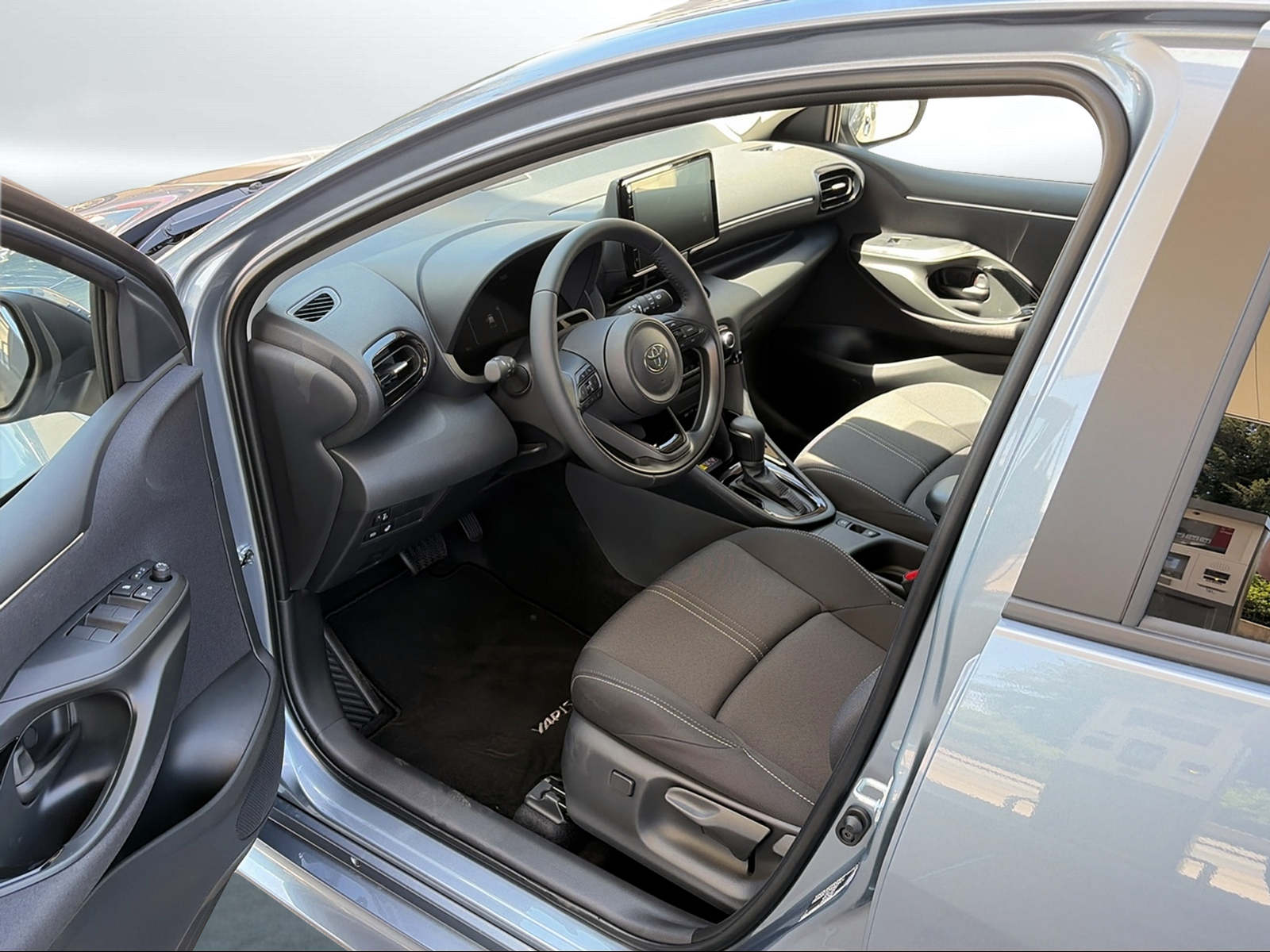 TOYOTA Yaris 1.5 Trend e-CVT - 8