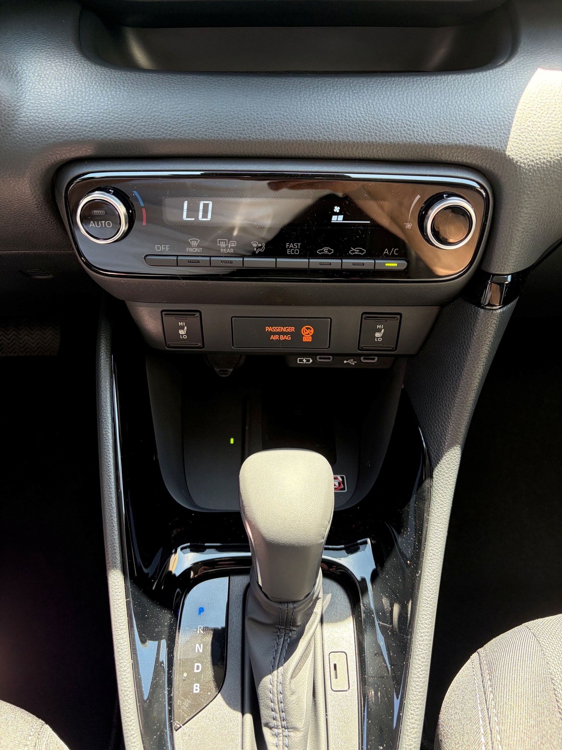 TOYOTA Yaris 1.5 Trend e-CVT - 13