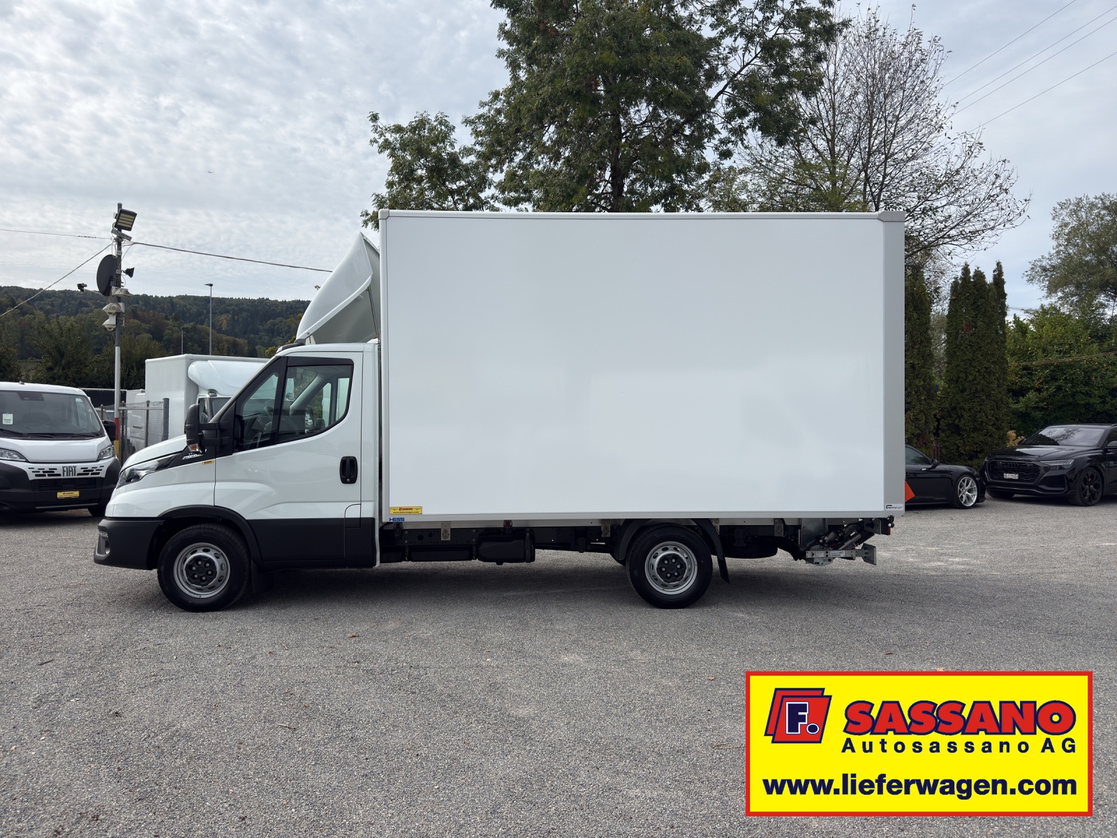 IVECO Daily 35S18 HI-MATIC Ultra Light Koffer mit Hebebühne CH Fahrzeug - 4