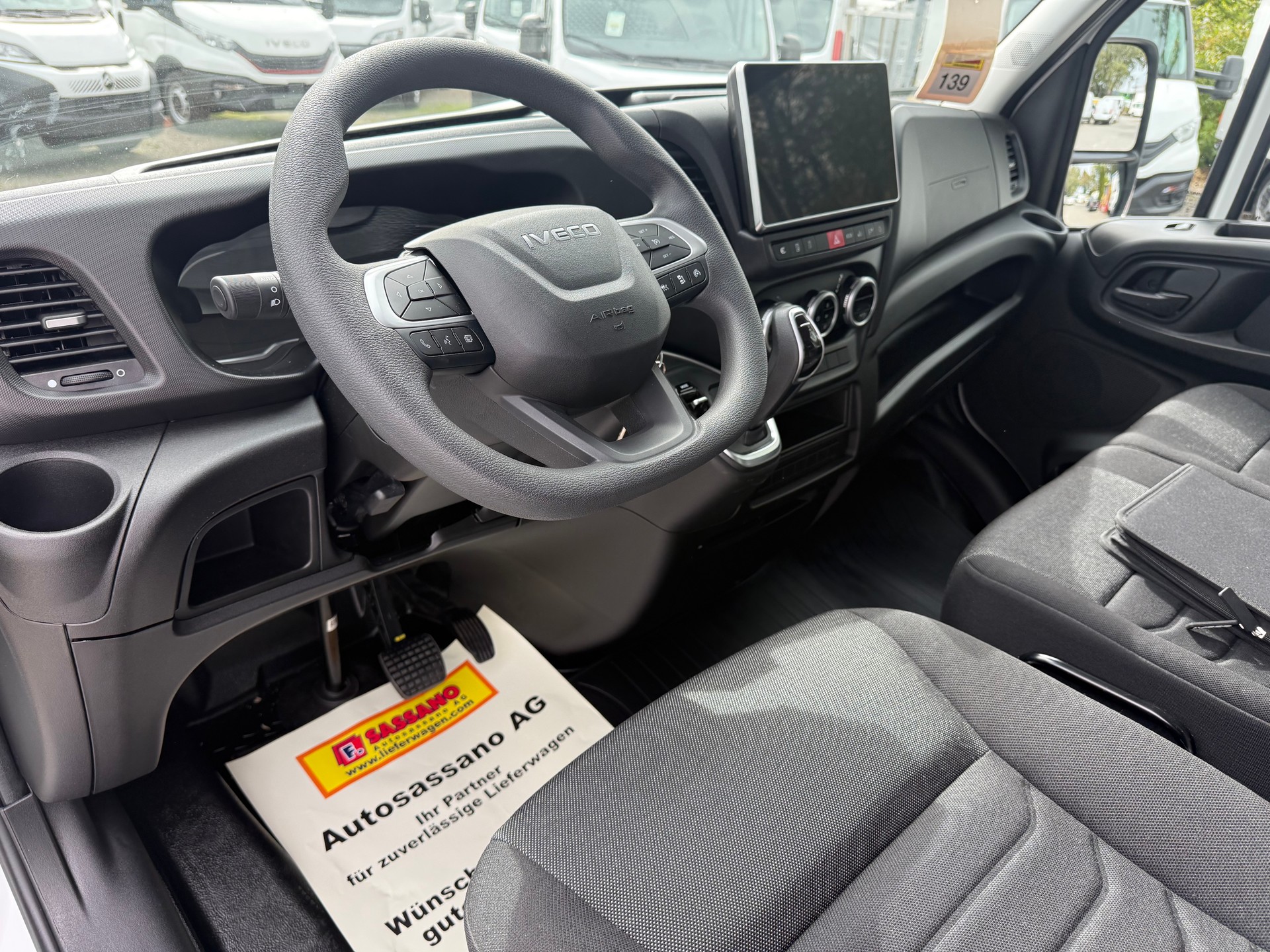 IVECO Daily 35S18 HI-MATIC Ultra Light Koffer mit Hebebühne CH Fahrzeug - 11