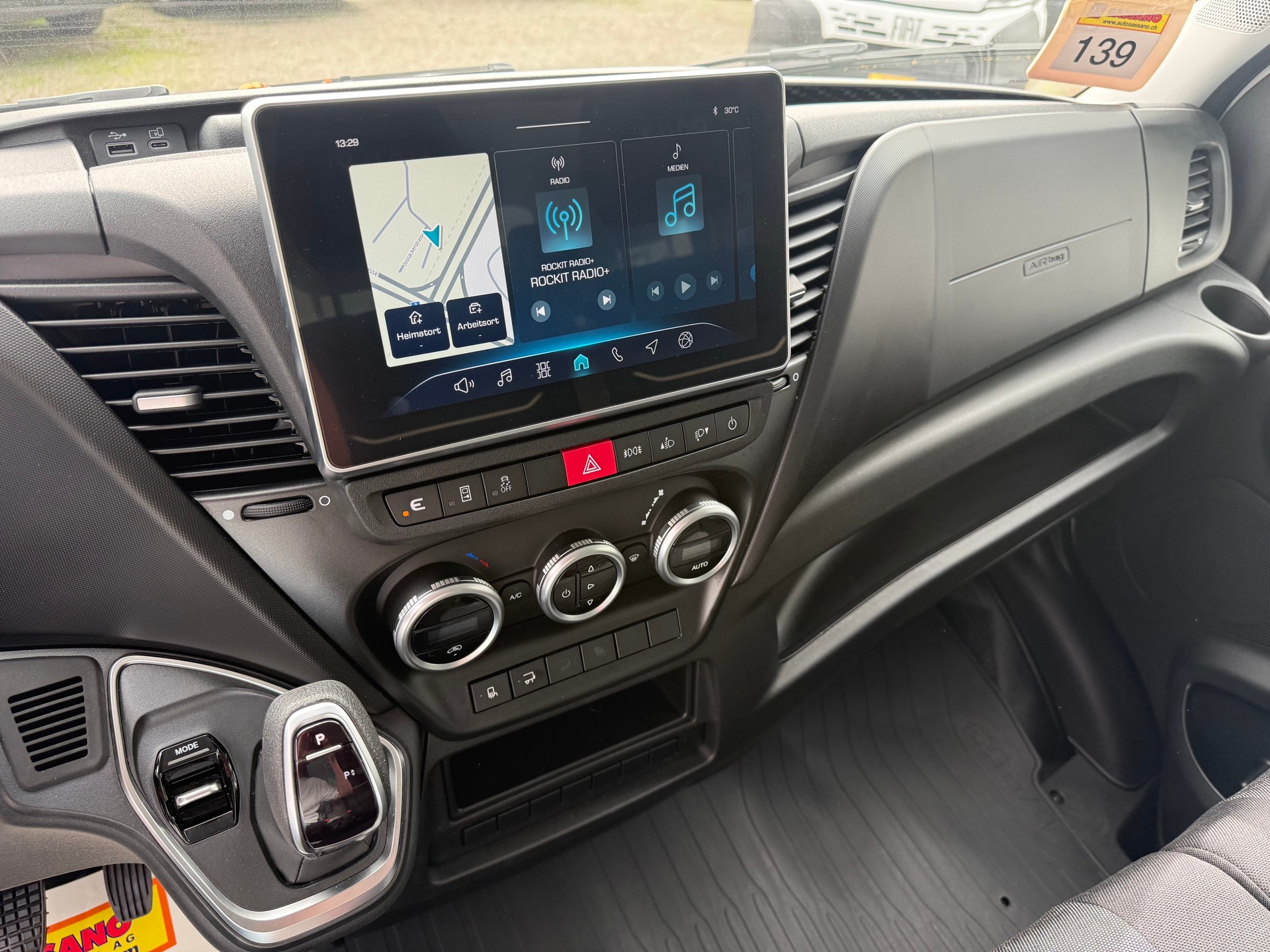 IVECO Daily 35S18 HI-MATIC Ultra Light Koffer mit Hebebühne CH Fahrzeug - 12