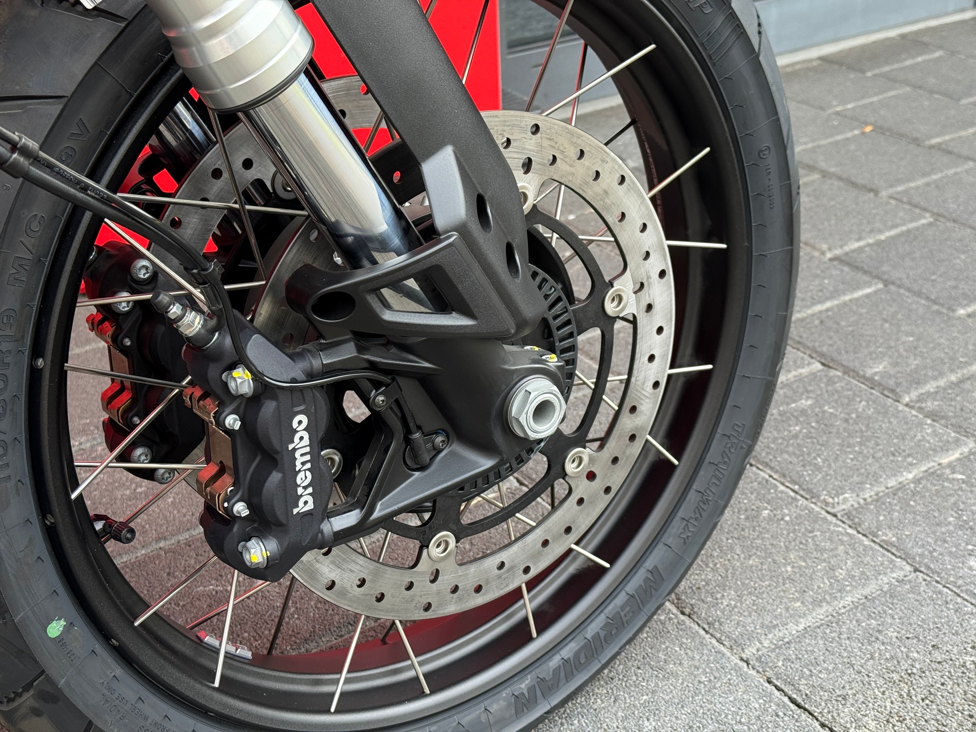 MOTO GUZZI V85 TT (35kW) - 10