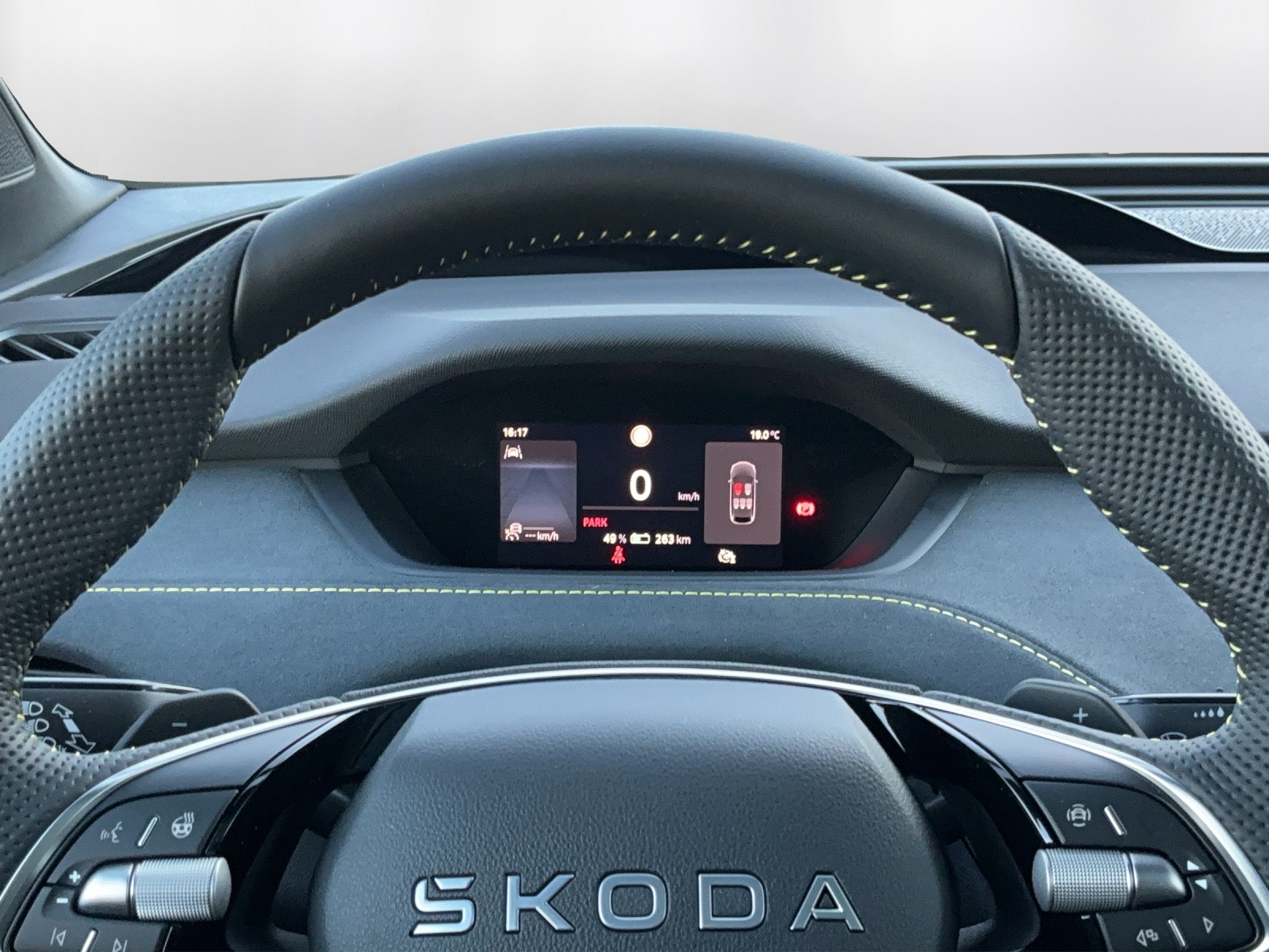 SKODA Enyaq 85x 4x4 RS - 8